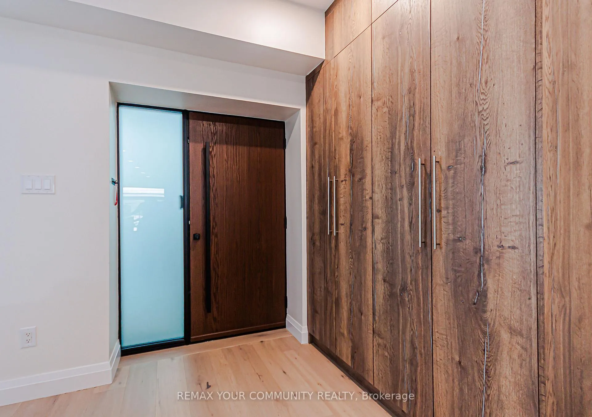 Photo 5 of 89 Gainsborough Road, Toronto, Woodbine Corridor — HOMEH
