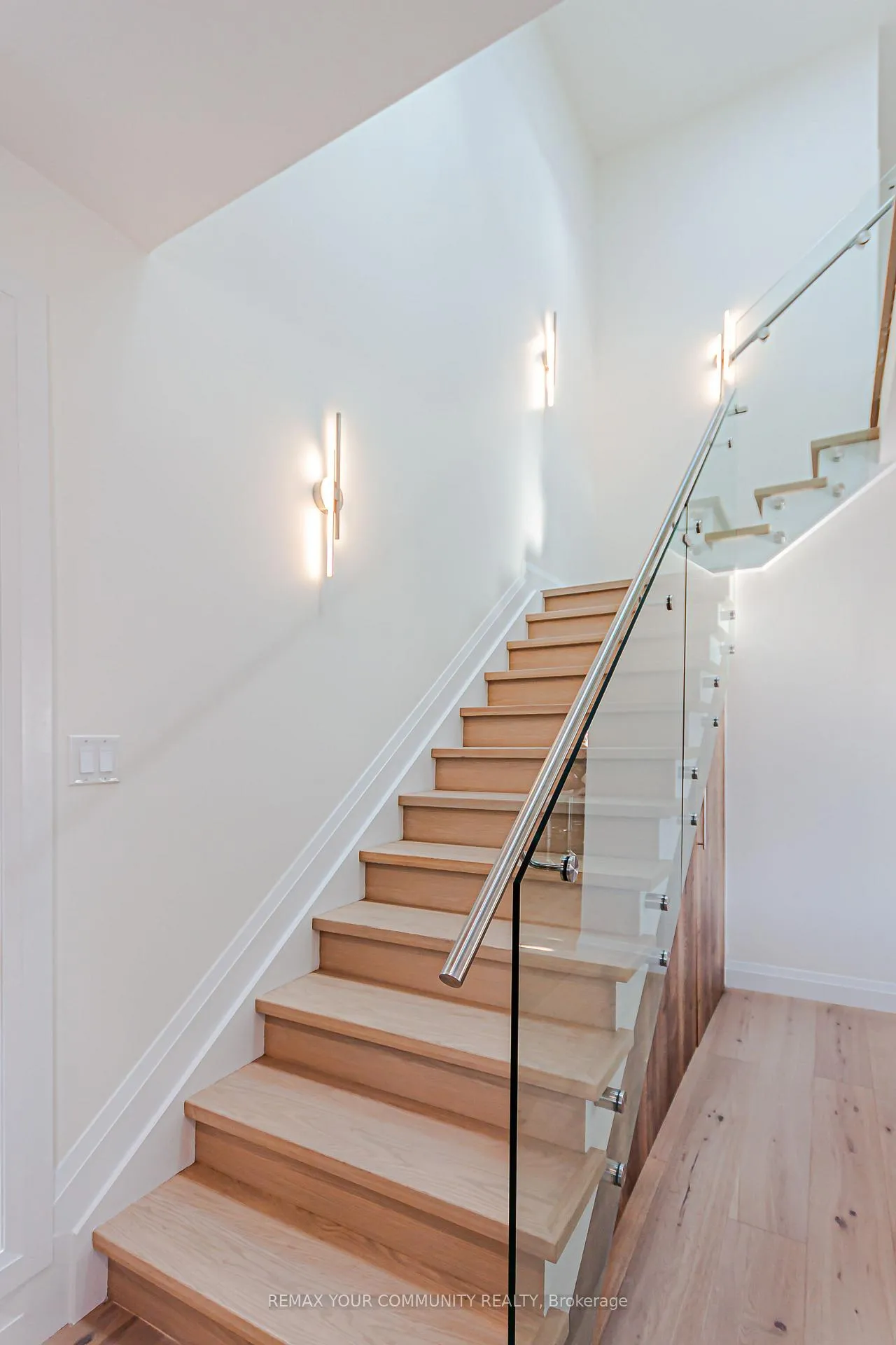 Photo 6 of 89 Gainsborough Road, Toronto, Woodbine Corridor — HOMEH