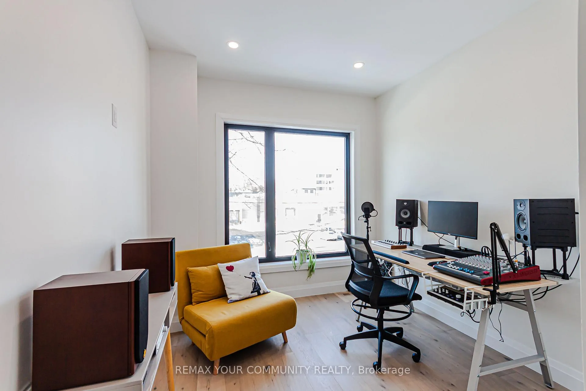 Photo 14 of 89 Gainsborough Road, Toronto, Woodbine Corridor — HOMEH