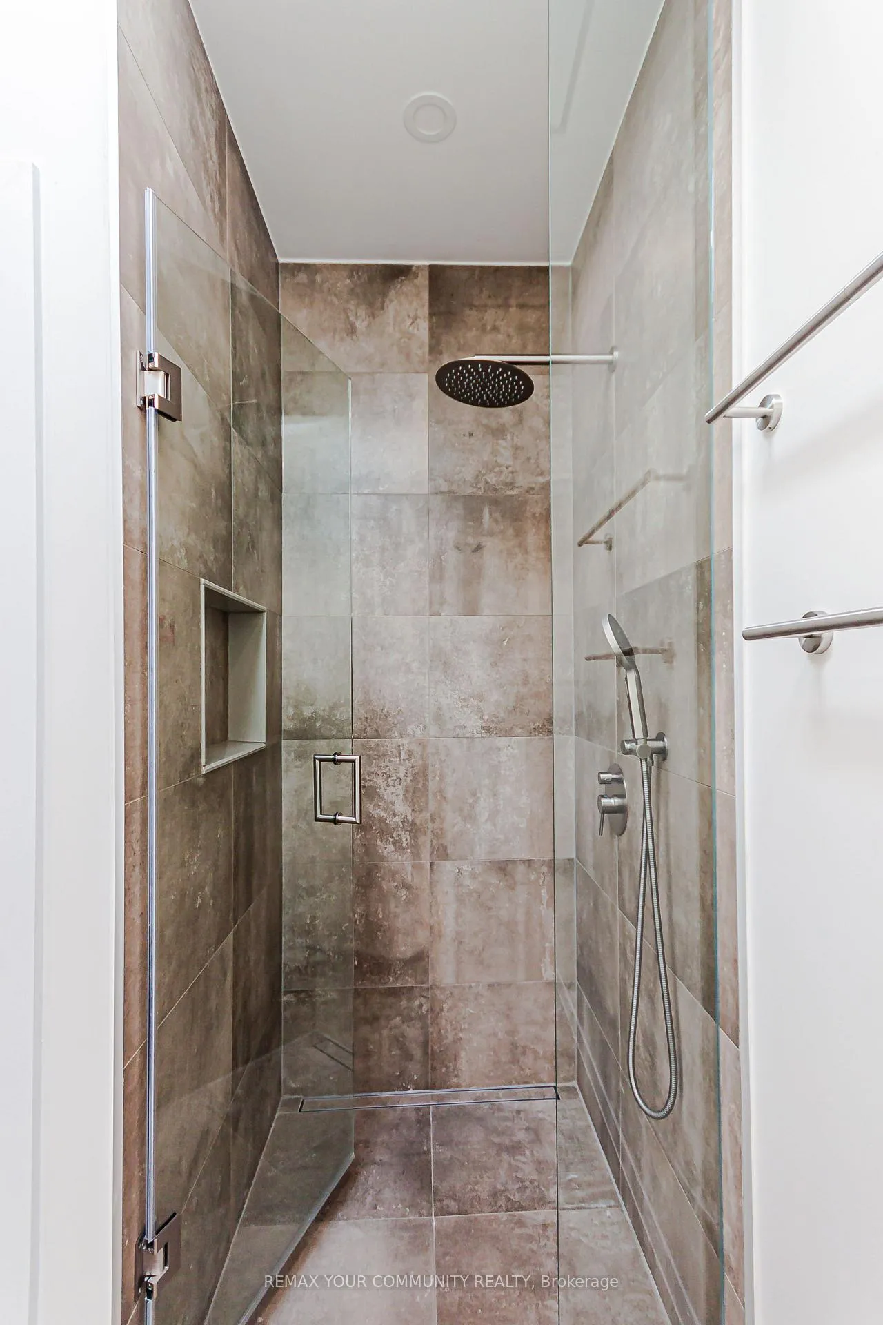 Photo 19 of 89 Gainsborough Road, Toronto, Woodbine Corridor — HOMEH