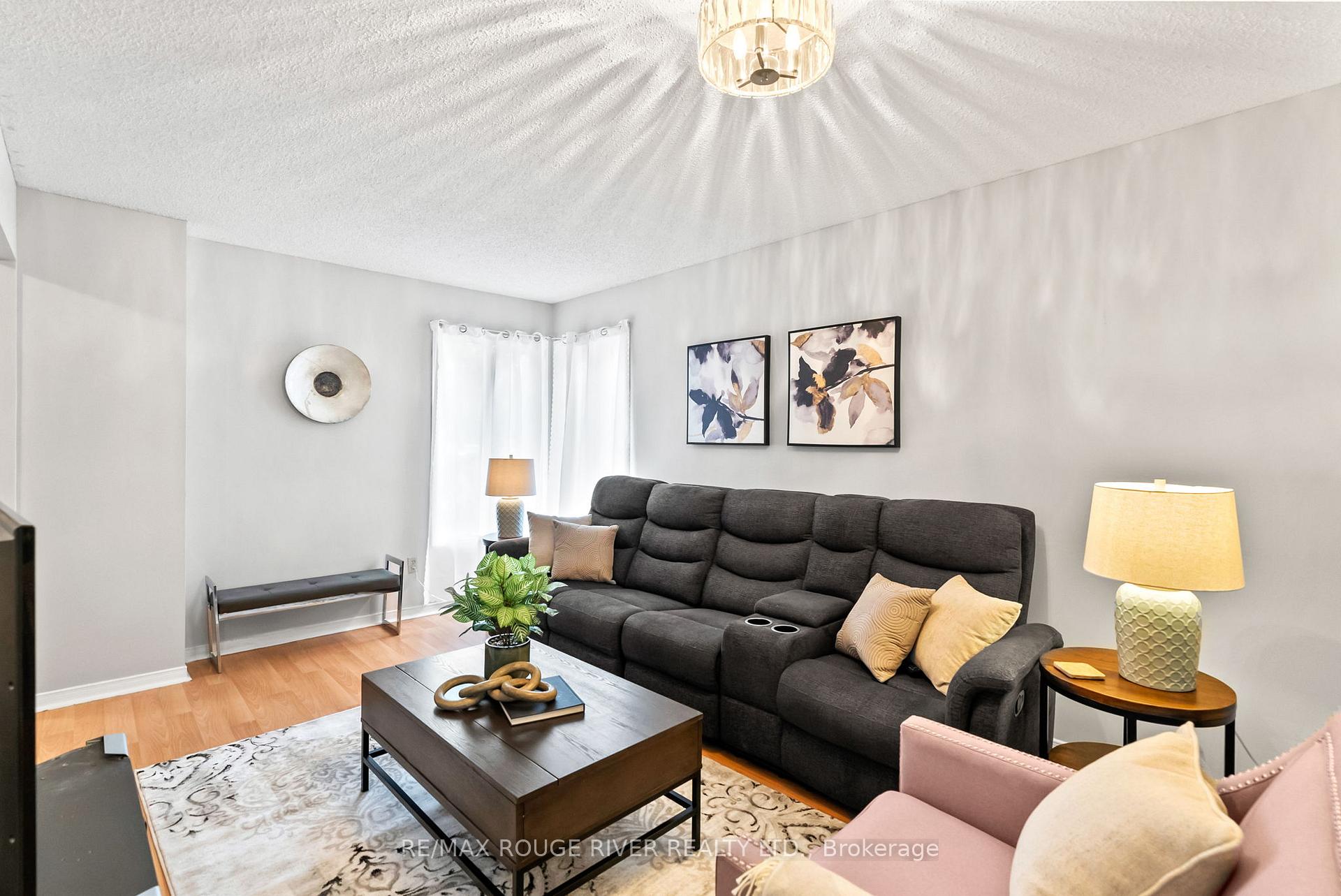 Photo 10 of 31 Sharp Crescent, Ajax, Central — HOMEH