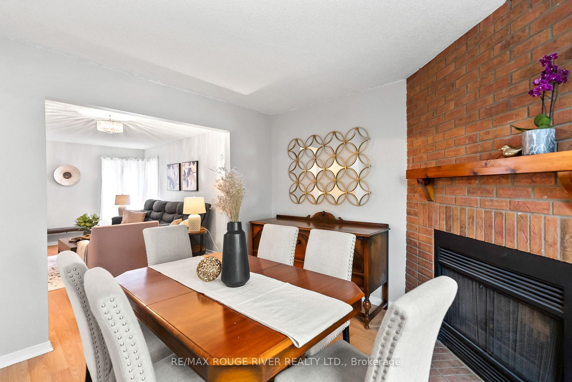 Photo 13 of 31 Sharp Crescent, Ajax, Central — HOMEH
