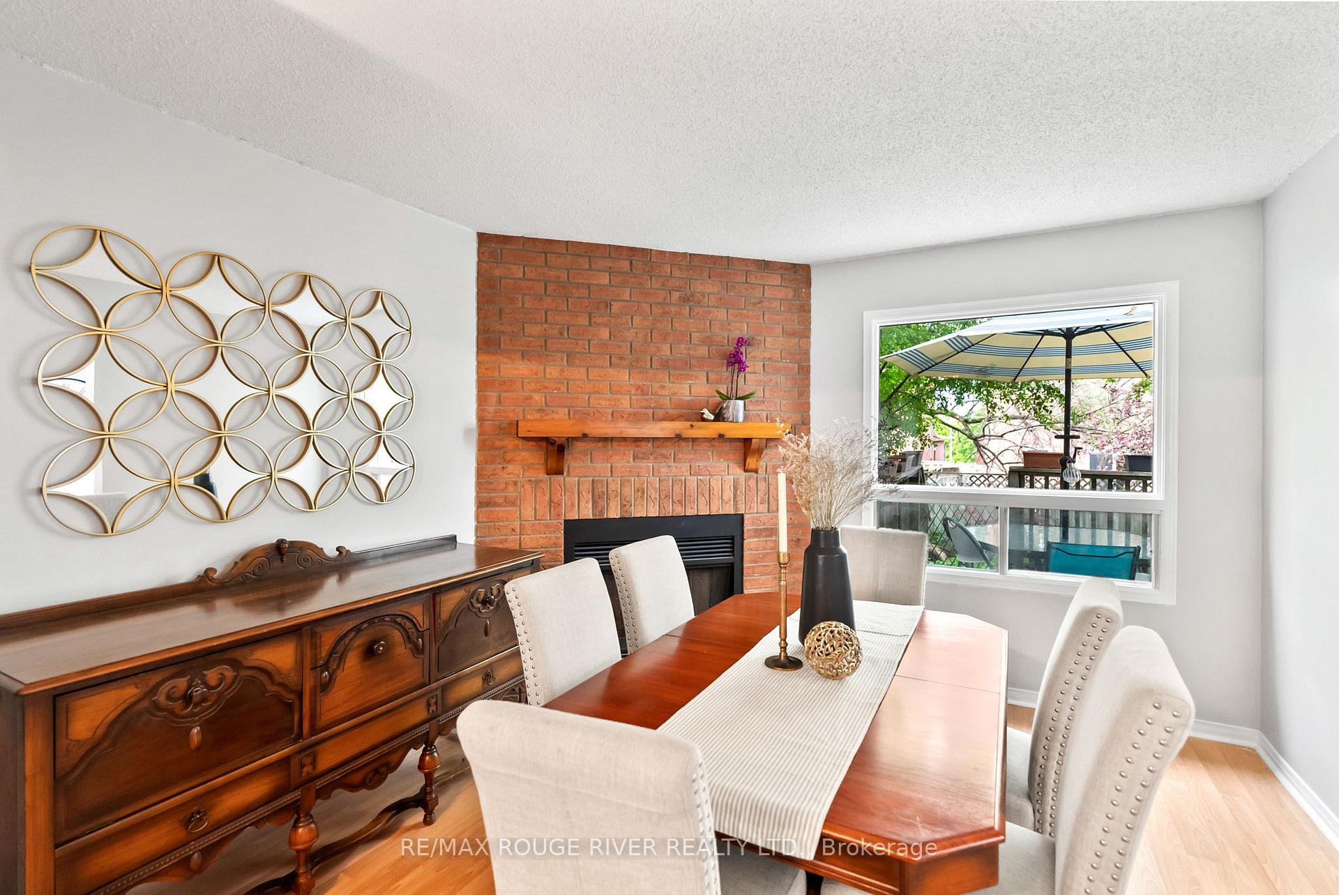 Photo 15 of 31 Sharp Crescent, Ajax, Central — HOMEH