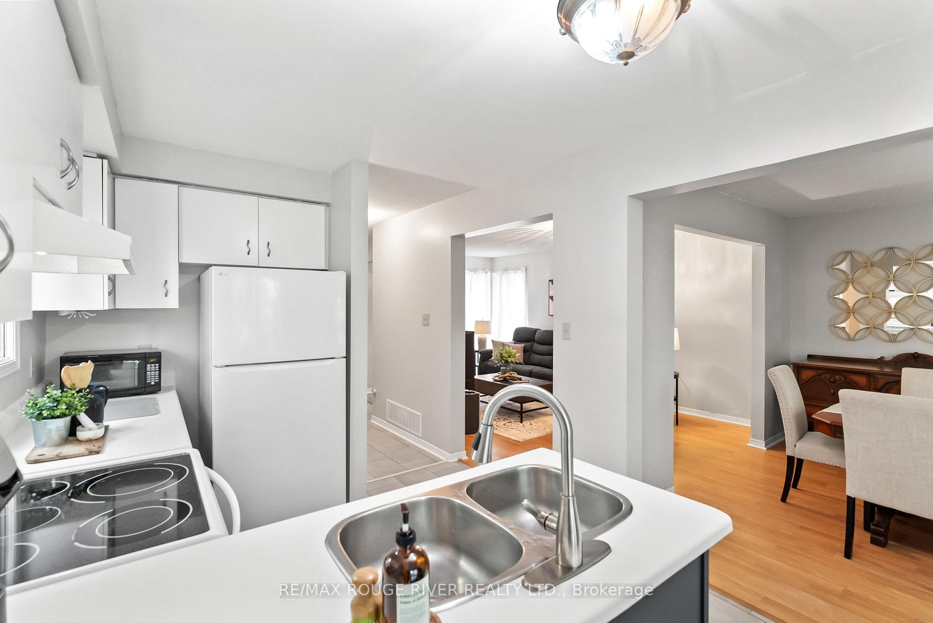 Photo 20 of 31 Sharp Crescent, Ajax, Central — HOMEH