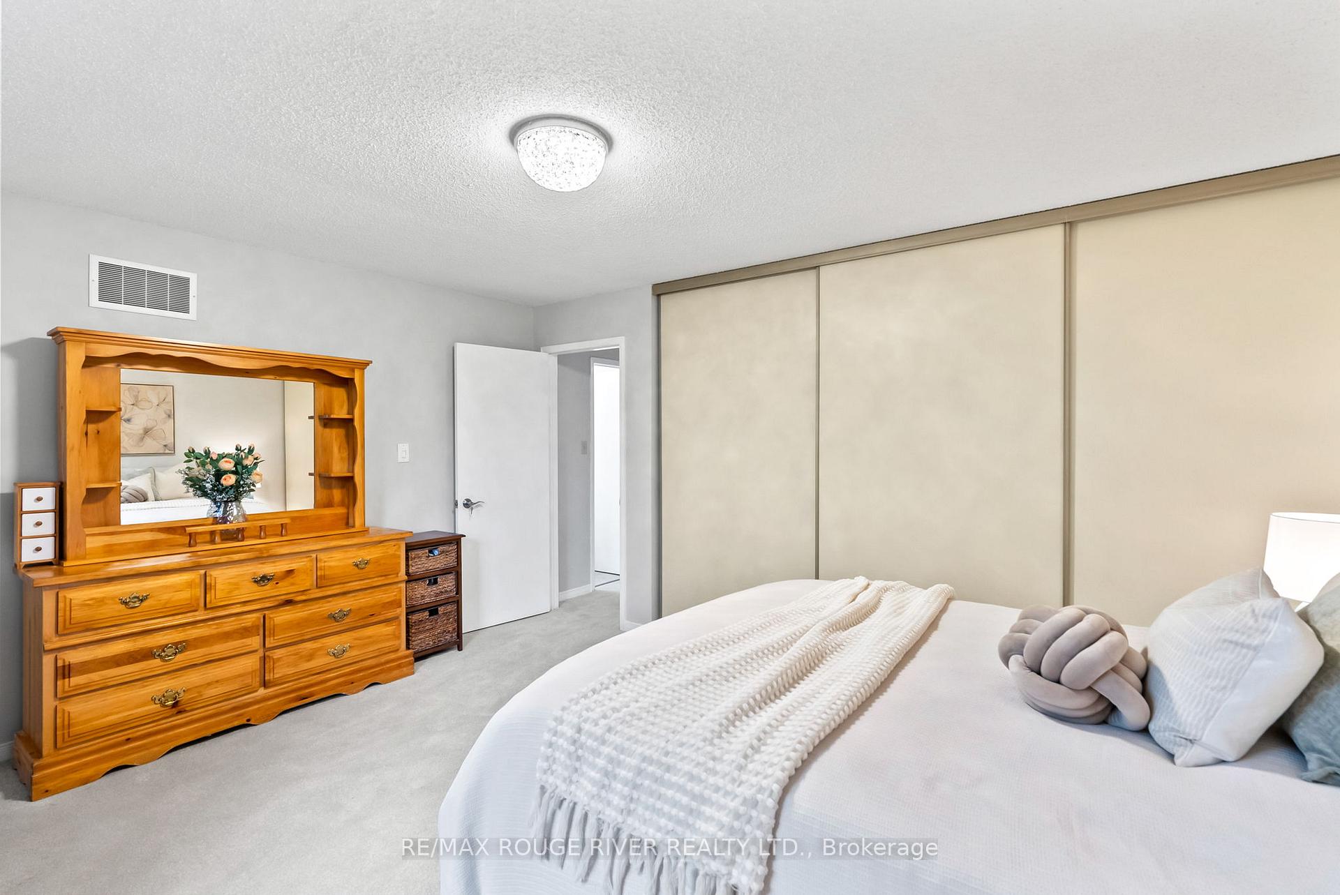 Photo 30 of 31 Sharp Crescent, Ajax, Central — HOMEH
