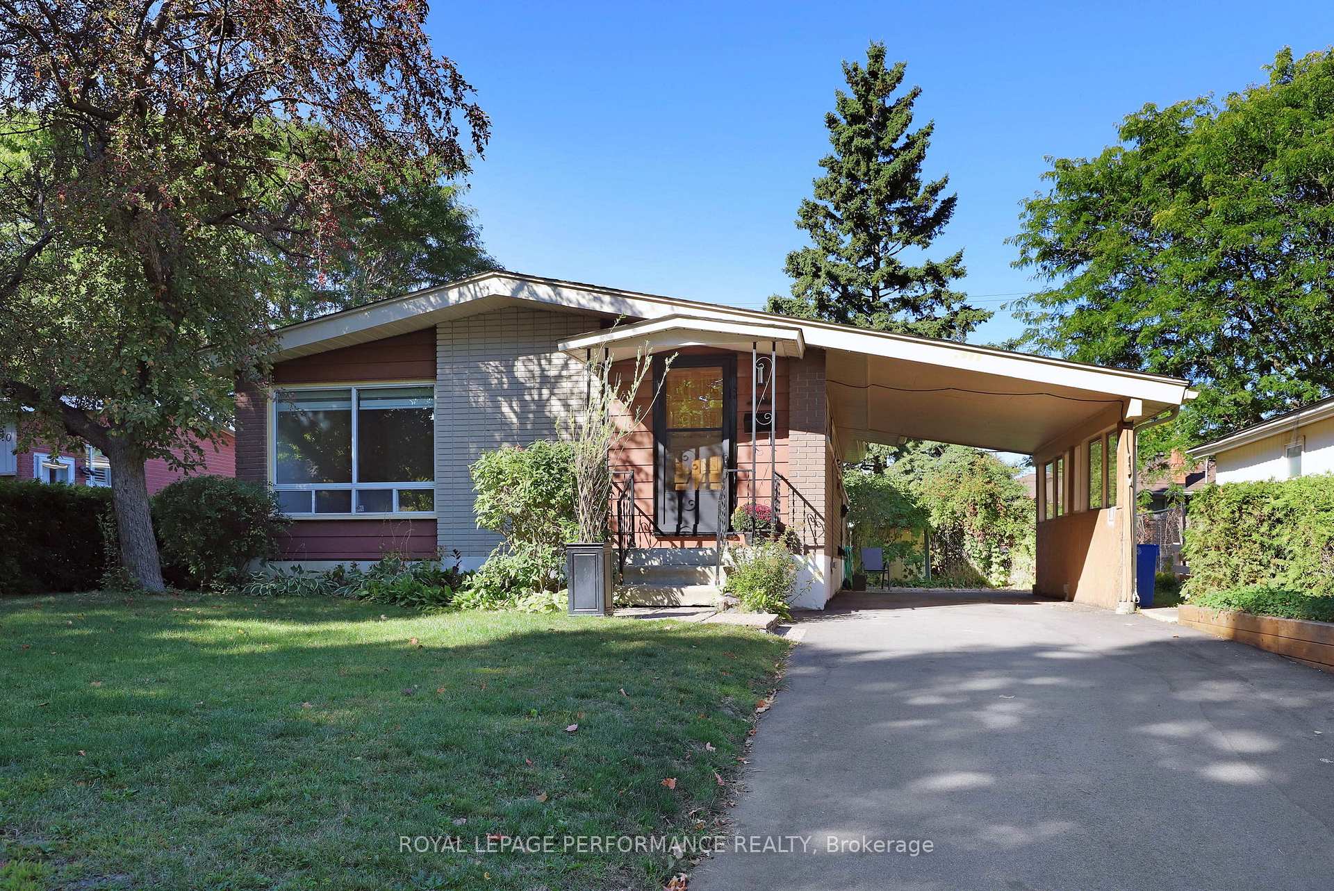 Photo 1 of 2066 Cornish Street, Ottawa, Elmvale Acres/Urbandale — HOMEH