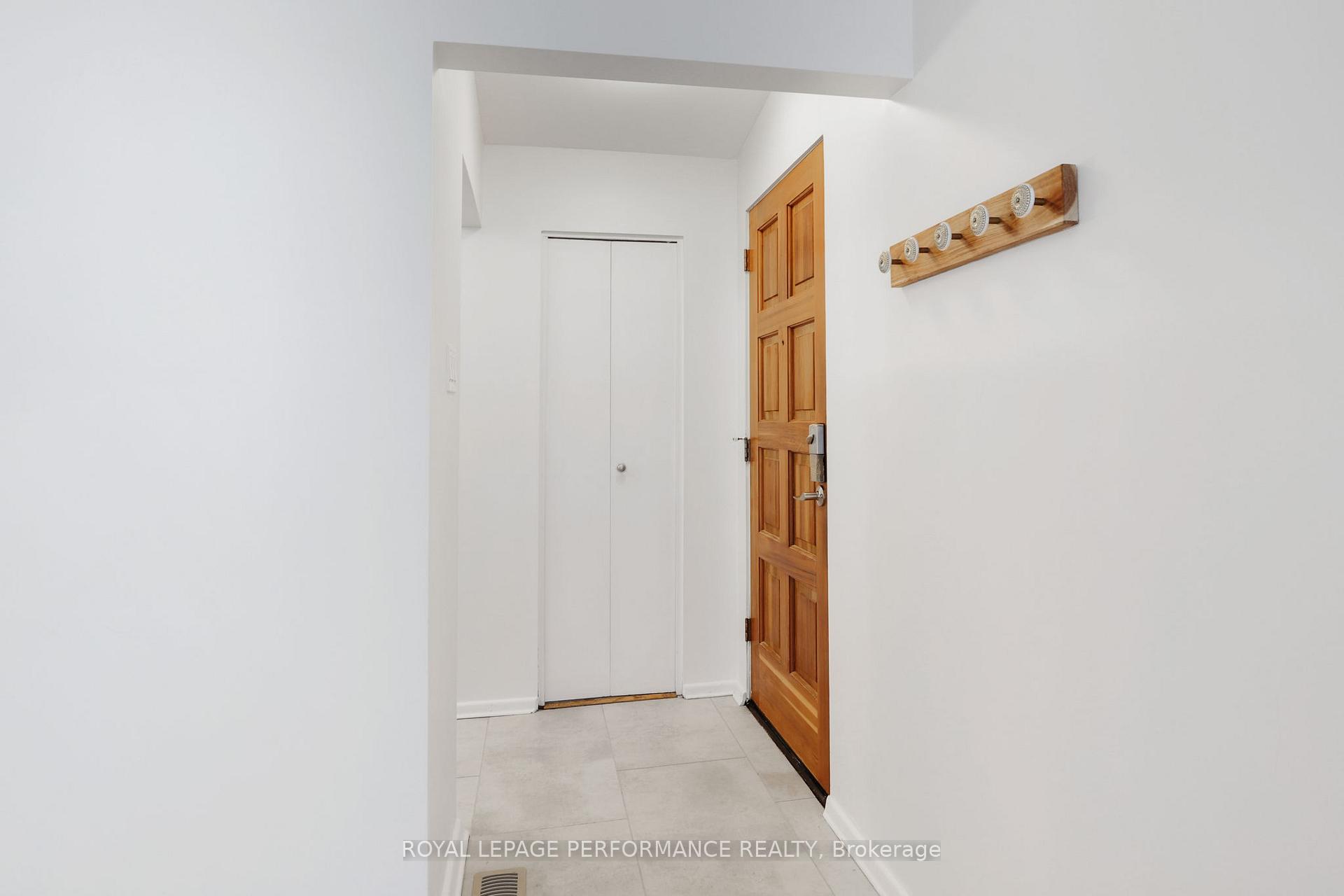 Photo 2 of 2066 Cornish Street, Ottawa, Elmvale Acres/Urbandale — HOMEH