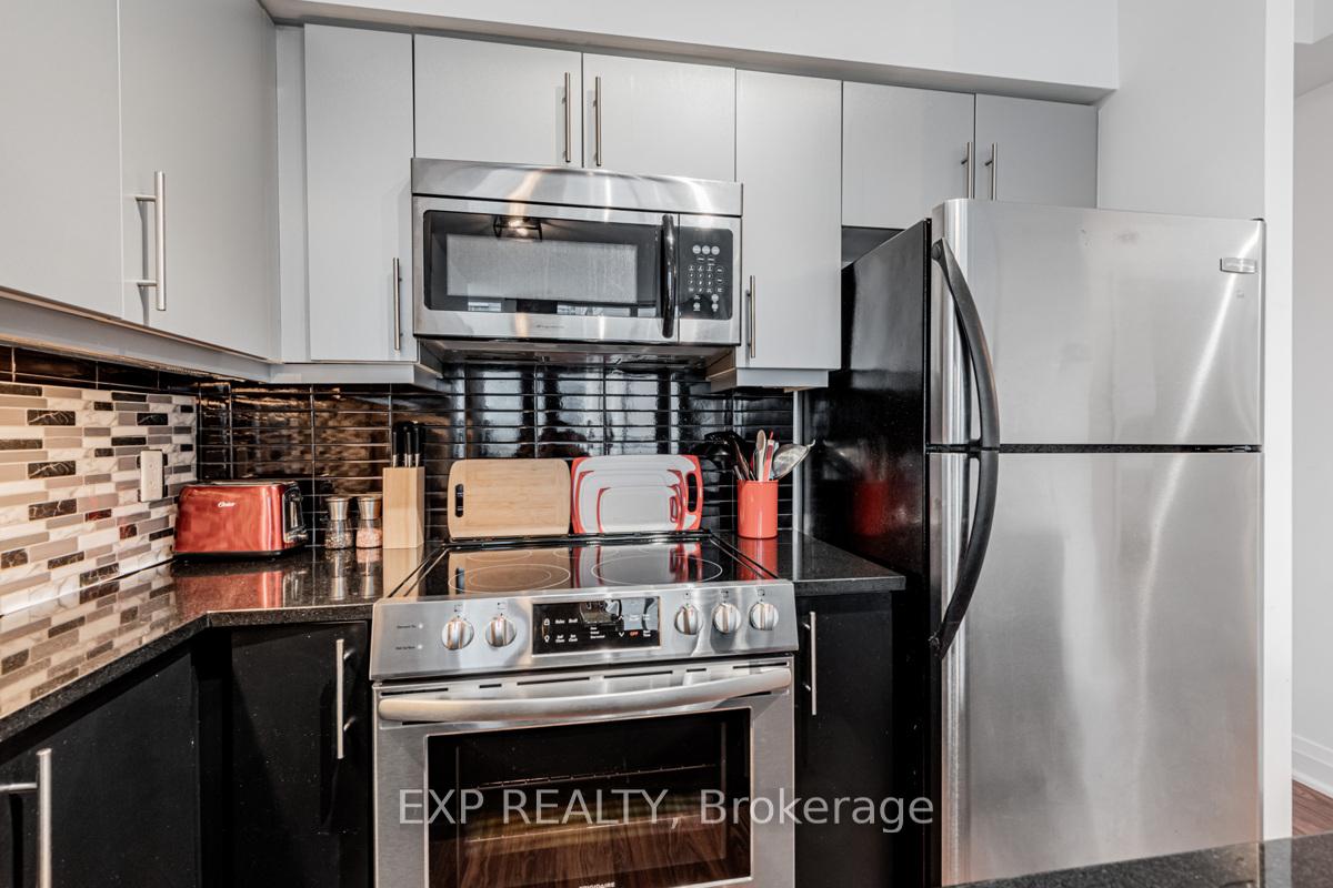 Photo 5 of Unit 502, 83 Redpath Avenue, Toronto, Mount Pleasant West — HOMEH