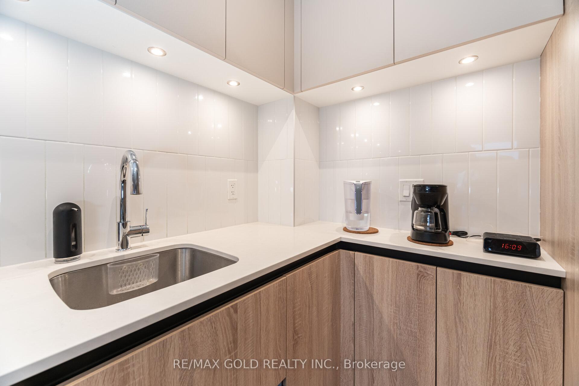 Photo 13 of Unit B-1307, 7950 Bathurst Street, Vaughan, Beverley Glen — HOMEH