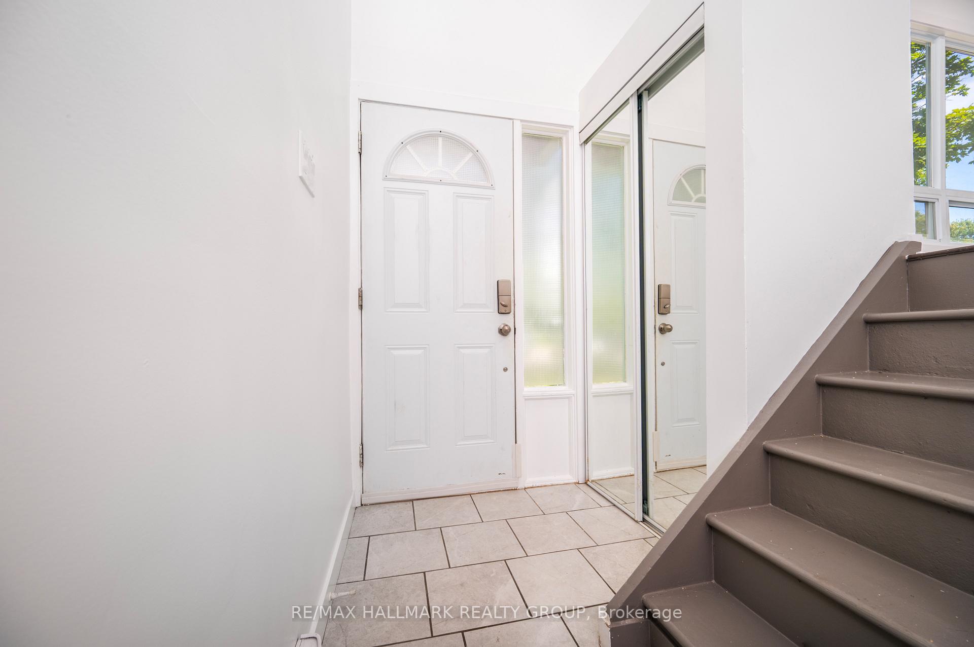 Photo 3 of Unit M, 15 Banner Road, Ottawa, Sheahan Estates/Trend Village — HOMEH