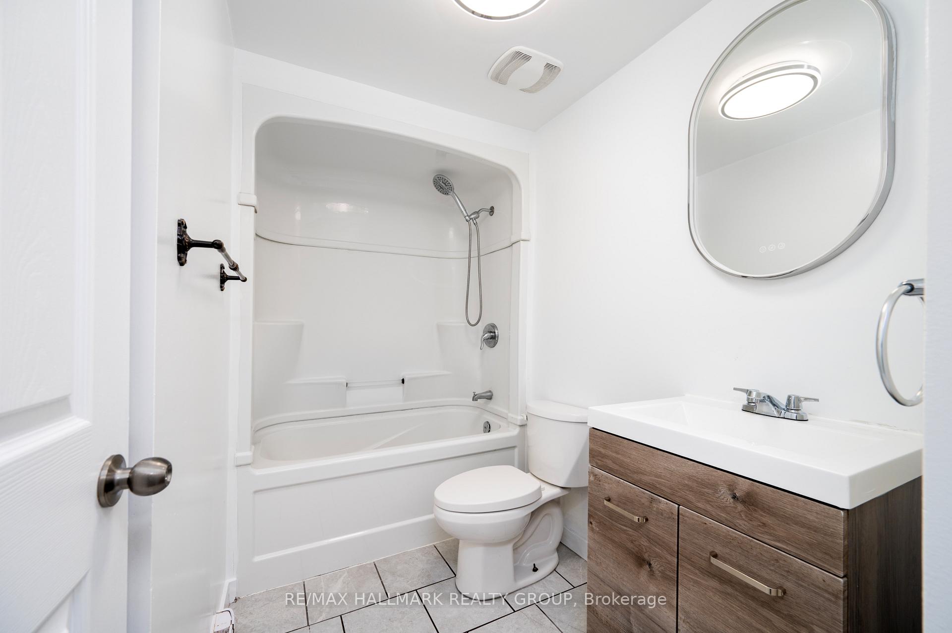 Photo 19 of Unit M, 15 Banner Road, Ottawa, Sheahan Estates/Trend Village — HOMEH