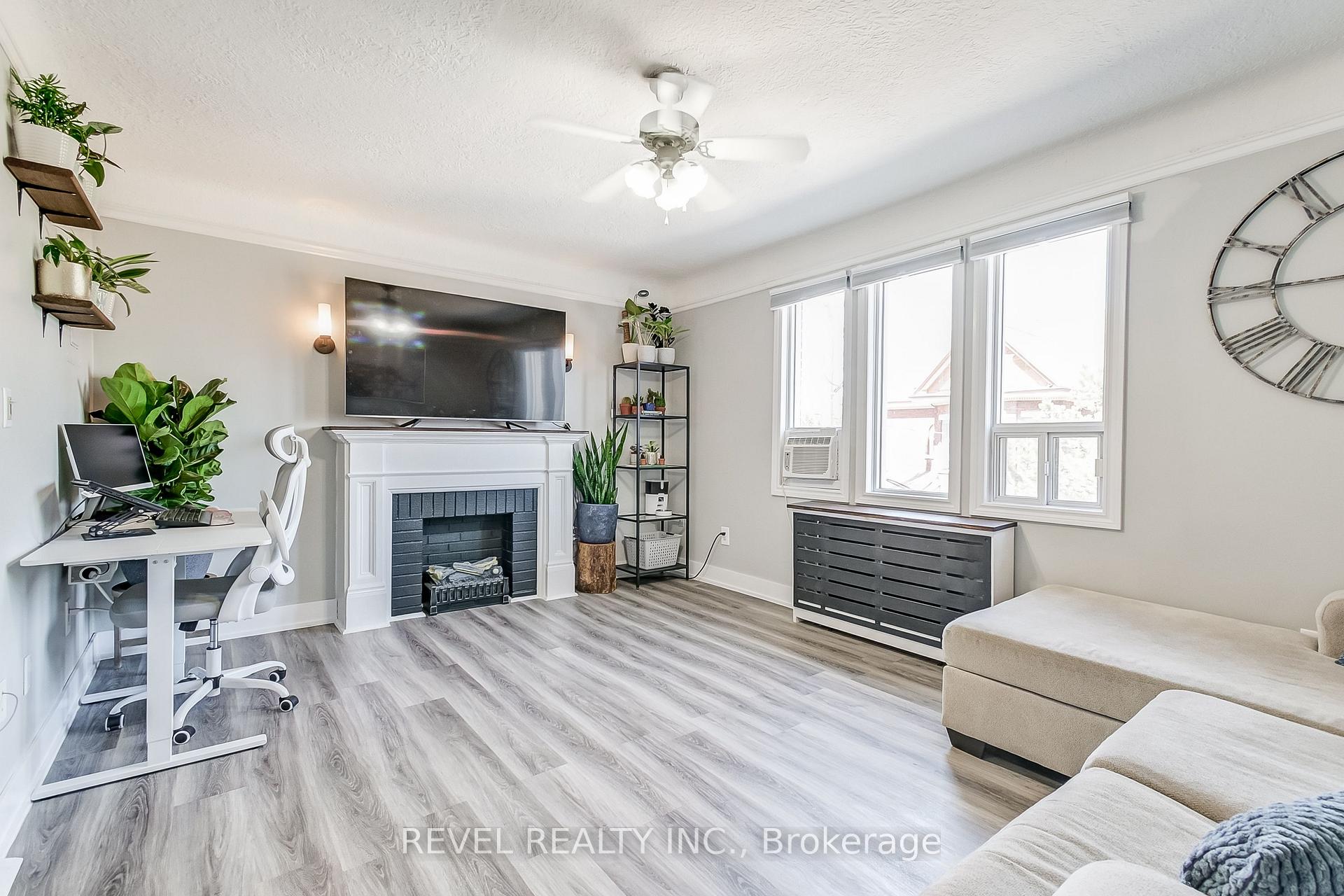Front of Unit 22, 6 Vineland Avenue