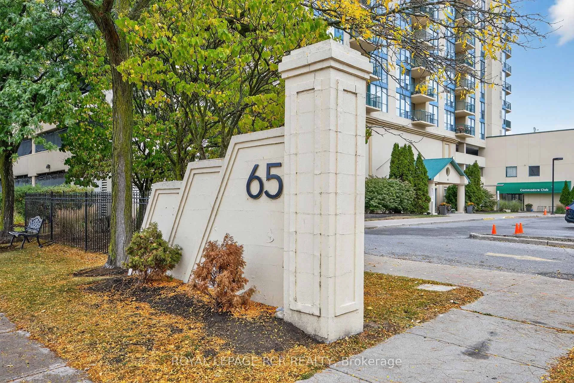 Photo 2 of Unit 905, 65 Ellen Street, Barrie, City Centre — HOMEH