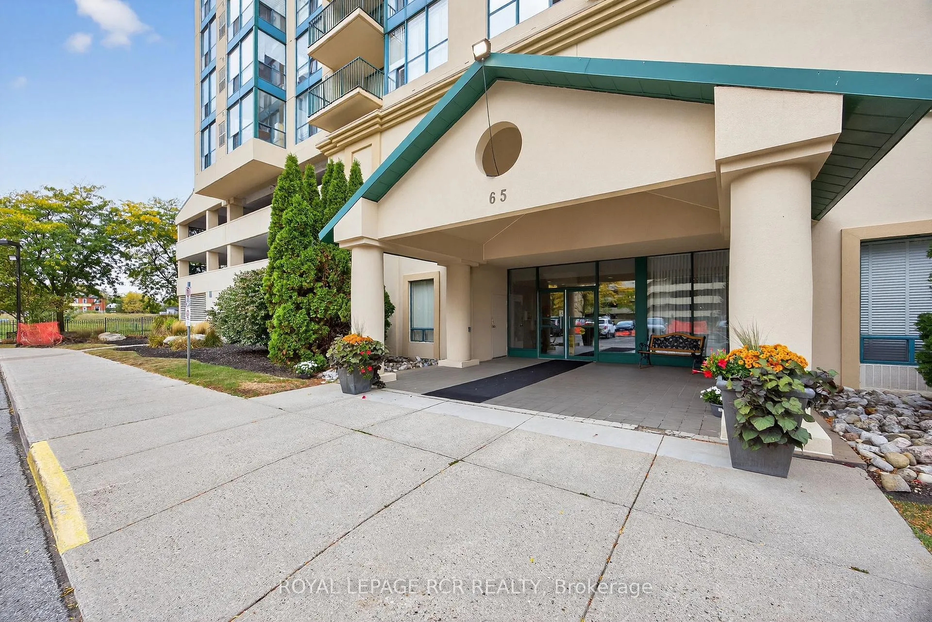 Photo 3 of Unit 905, 65 Ellen Street, Barrie, City Centre — HOMEH