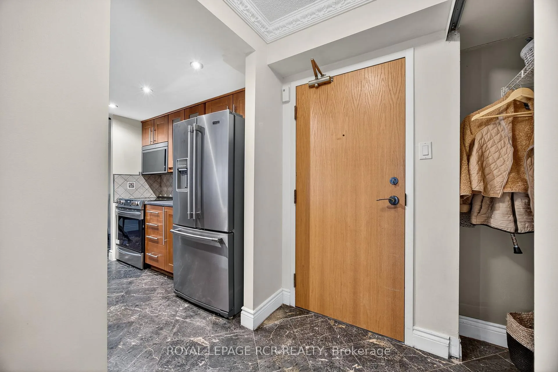 Photo 4 of Unit 905, 65 Ellen Street, Barrie, City Centre — HOMEH
