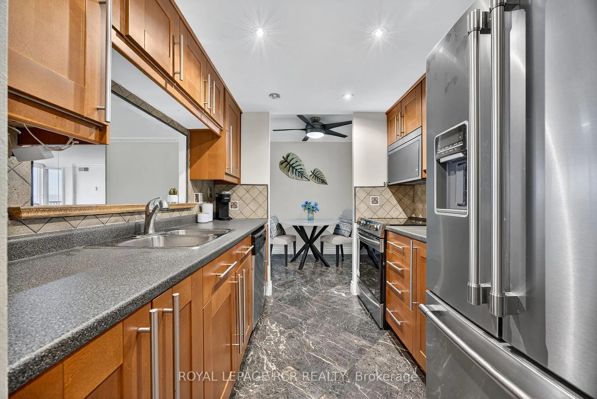 Photo 5 of Unit 905, 65 Ellen Street, Barrie, City Centre — HOMEH