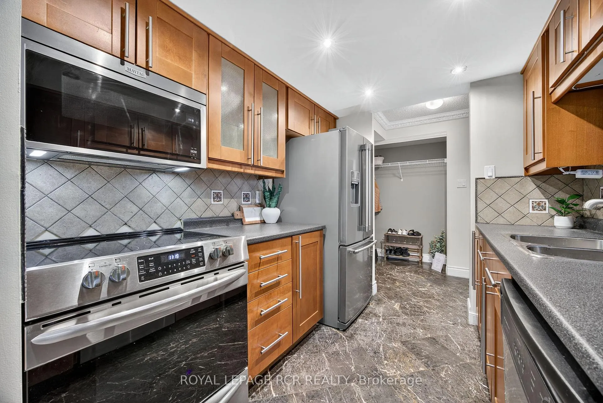 Photo 7 of Unit 905, 65 Ellen Street, Barrie, City Centre — HOMEH