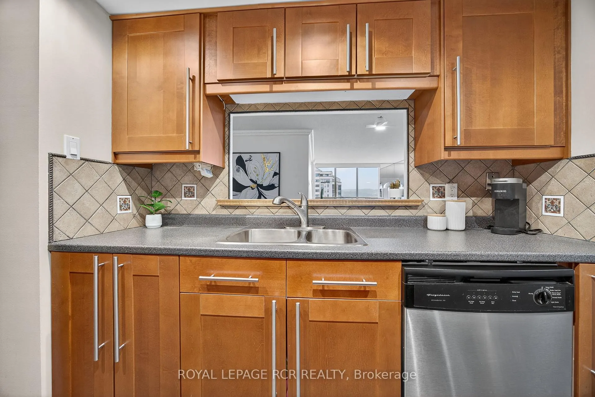 Photo 8 of Unit 905, 65 Ellen Street, Barrie, City Centre — HOMEH