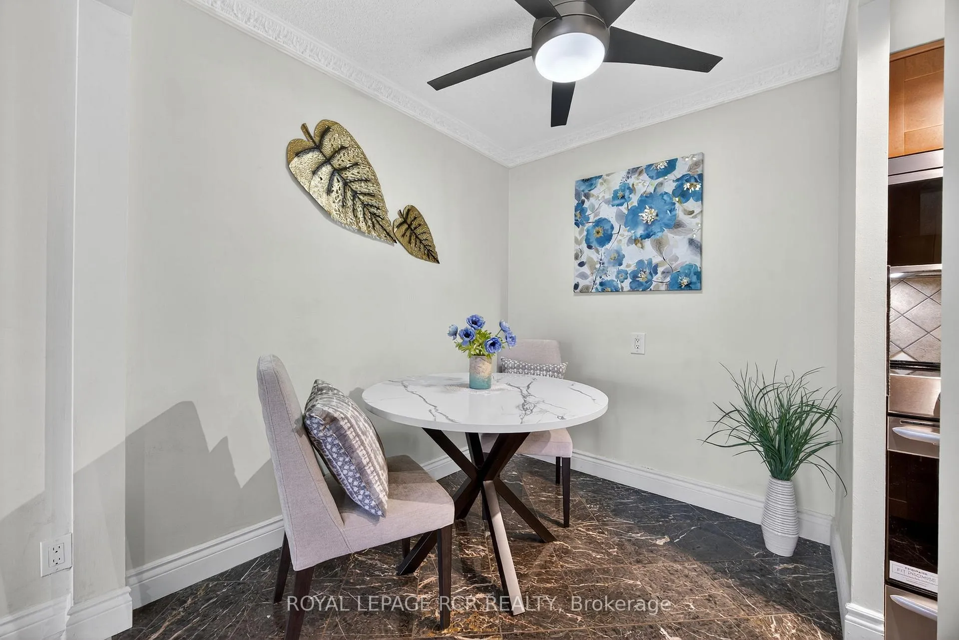 Photo 10 of Unit 905, 65 Ellen Street, Barrie, City Centre — HOMEH