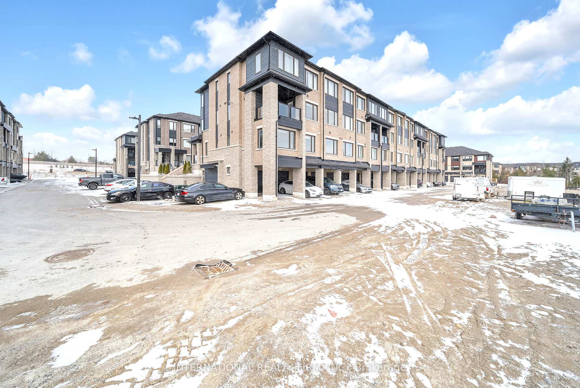 Photo 3 of 58 Appletree Lane, Barrie, Innis-Shore — HOMEH