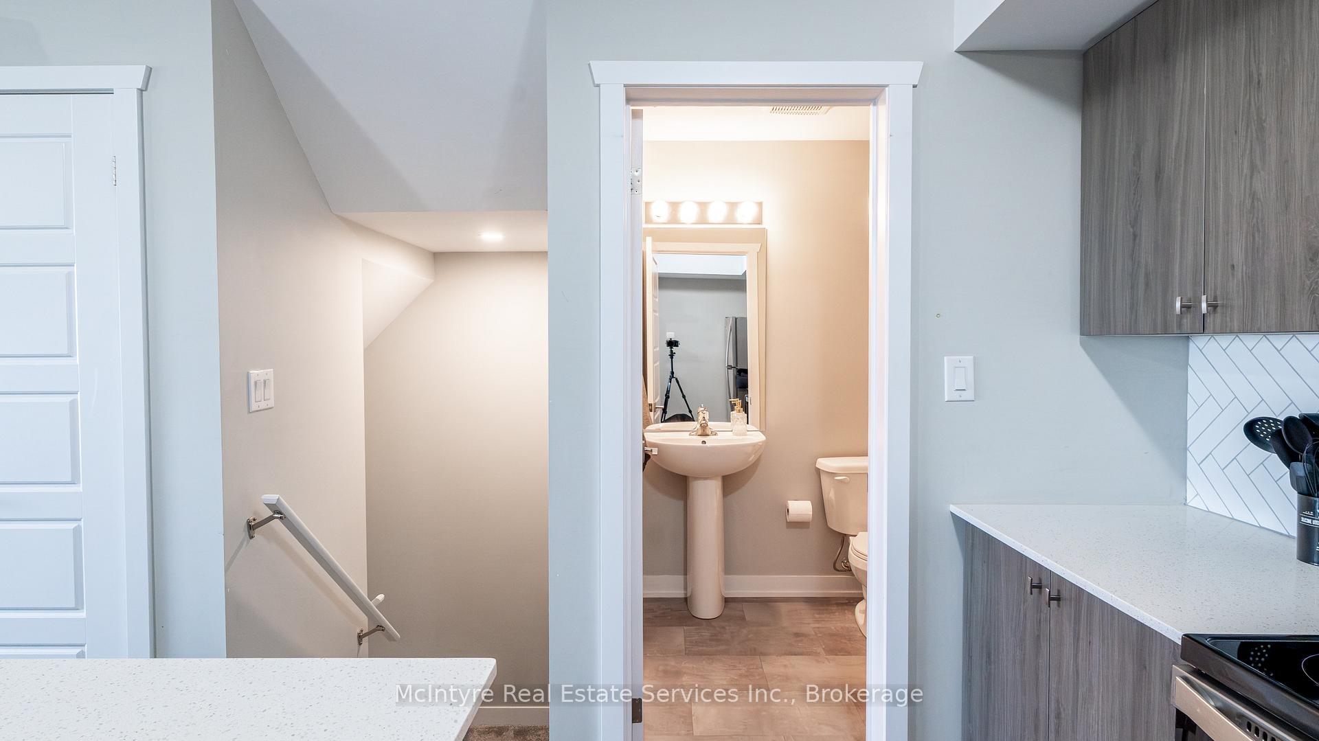 Photo 3 of Unit B4, 1331 Countrystone Drive, Kitchener — HOMEH
