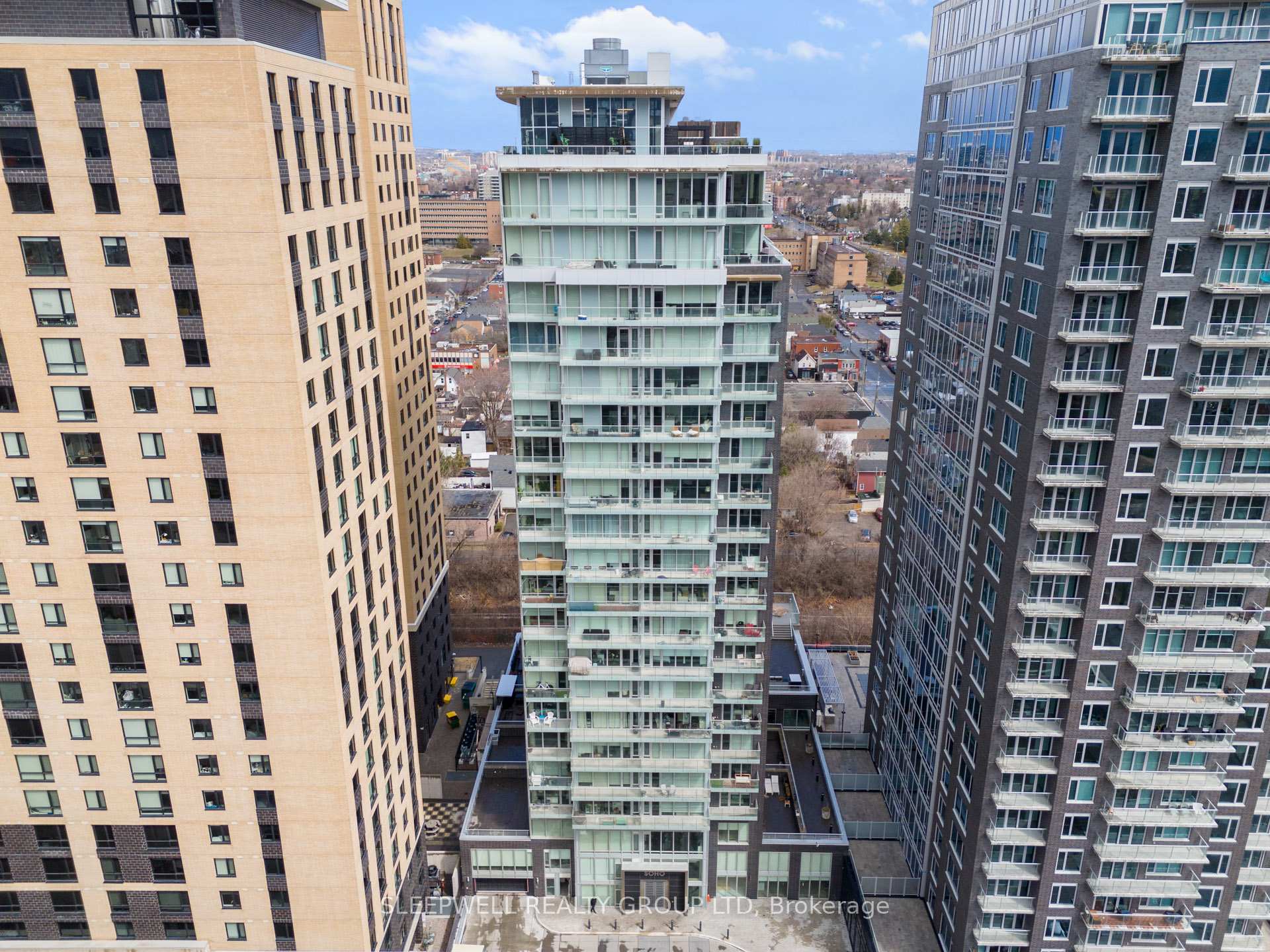 Front of Unit 1501, 111 Champagne Avenue S