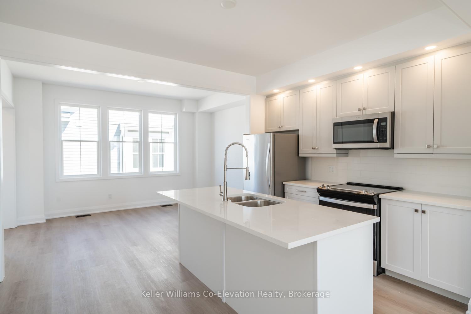 Photo 5 of 30 Danielle Crescent, Midland — HOMEH