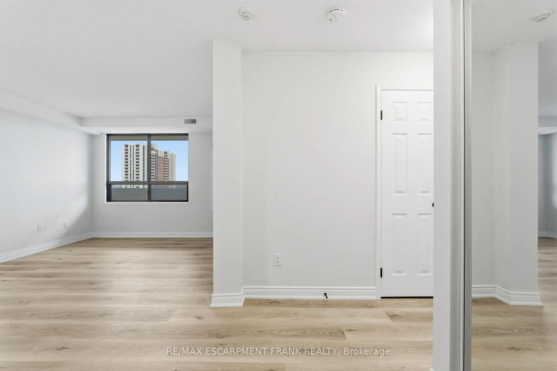 Photo 10 of Unit 902, 432 Main Street E, Hamilton, Stinson — HOMEH