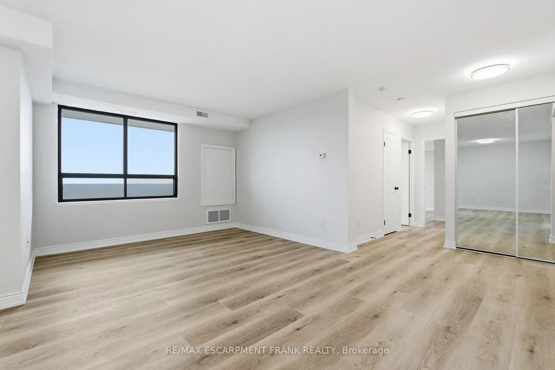 Photo 12 of Unit 902, 432 Main Street E, Hamilton, Stinson — HOMEH