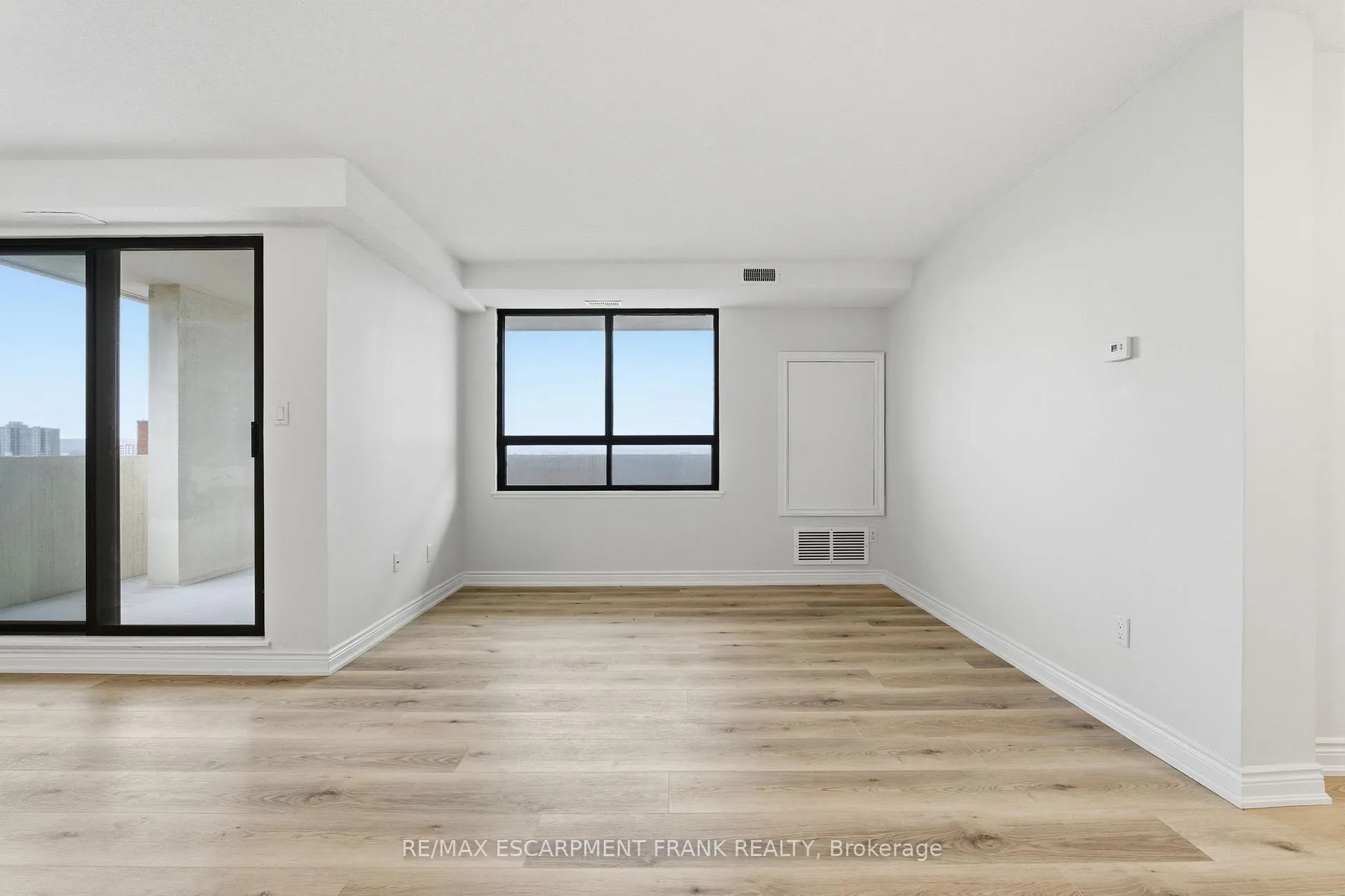 Photo 13 of Unit 902, 432 Main Street E, Hamilton, Stinson — HOMEH