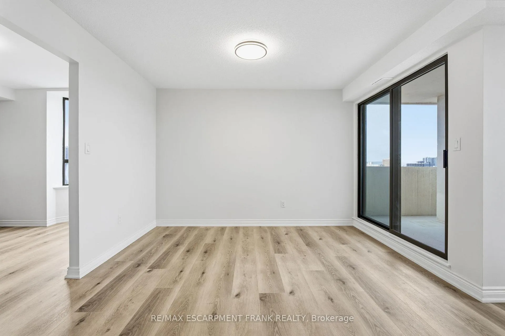 Photo 15 of Unit 902, 432 Main Street E, Hamilton, Stinson — HOMEH