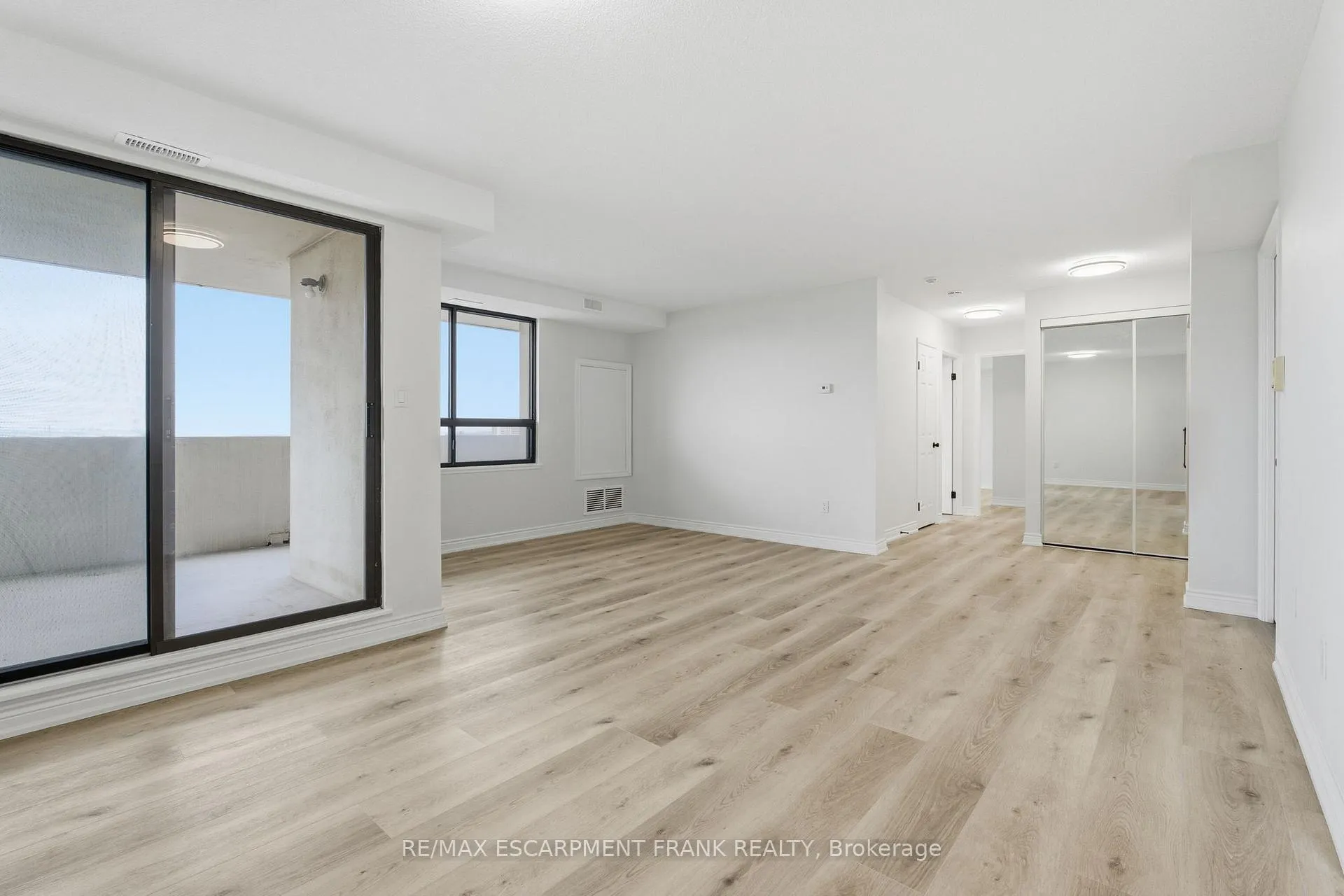 Photo 18 of Unit 902, 432 Main Street E, Hamilton, Stinson — HOMEH