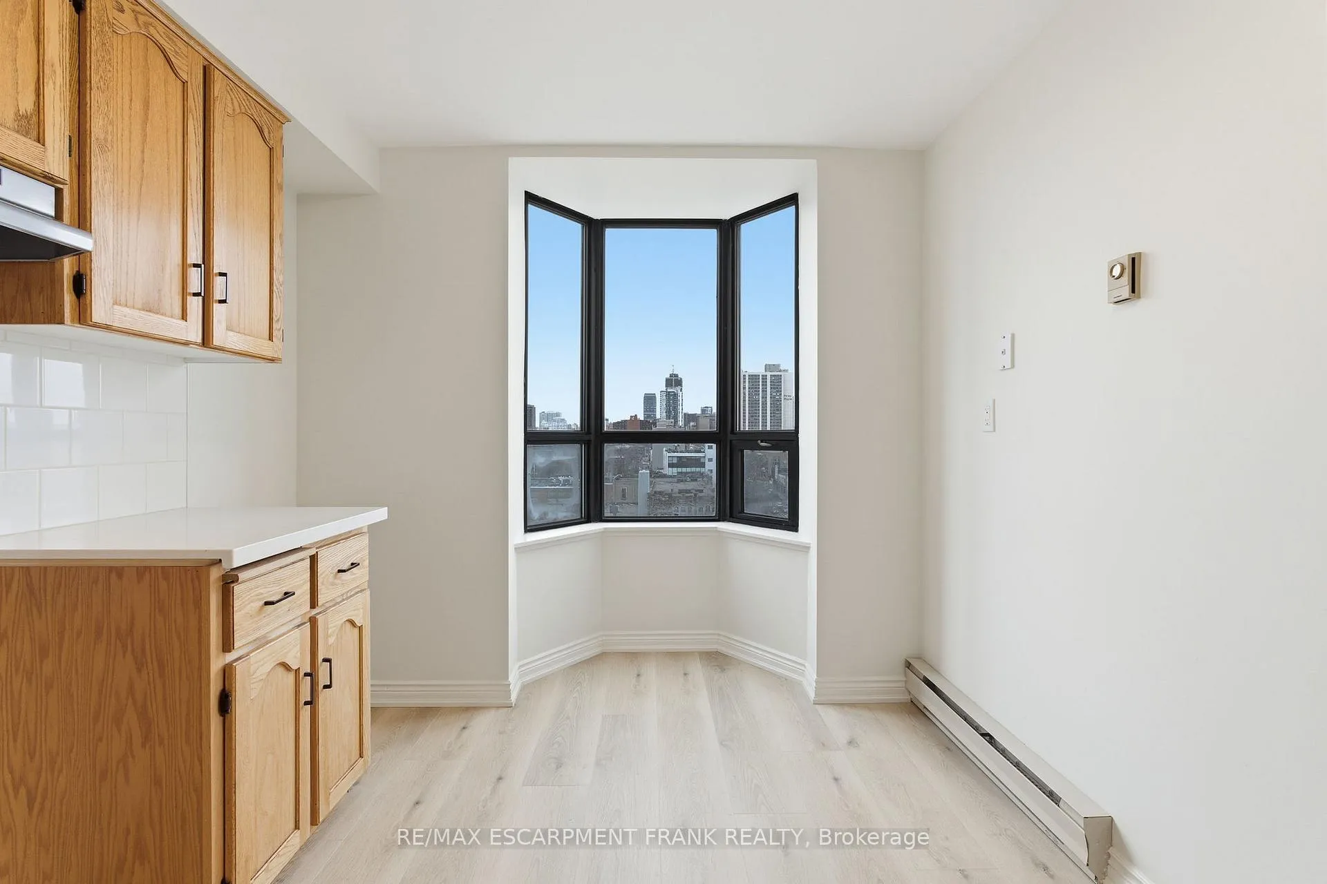 Photo 22 of Unit 902, 432 Main Street E, Hamilton, Stinson — HOMEH
