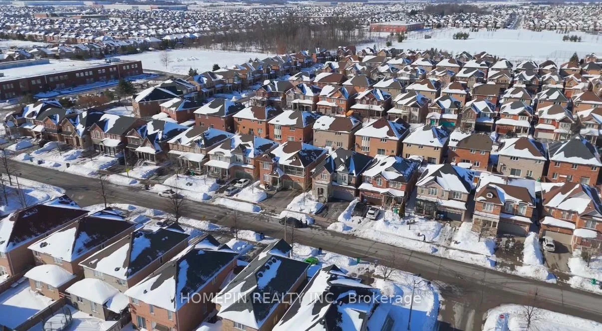 Photo 34 of 74 Dewside Drive, Brampton, Sandringham-Wellington — HOMEH