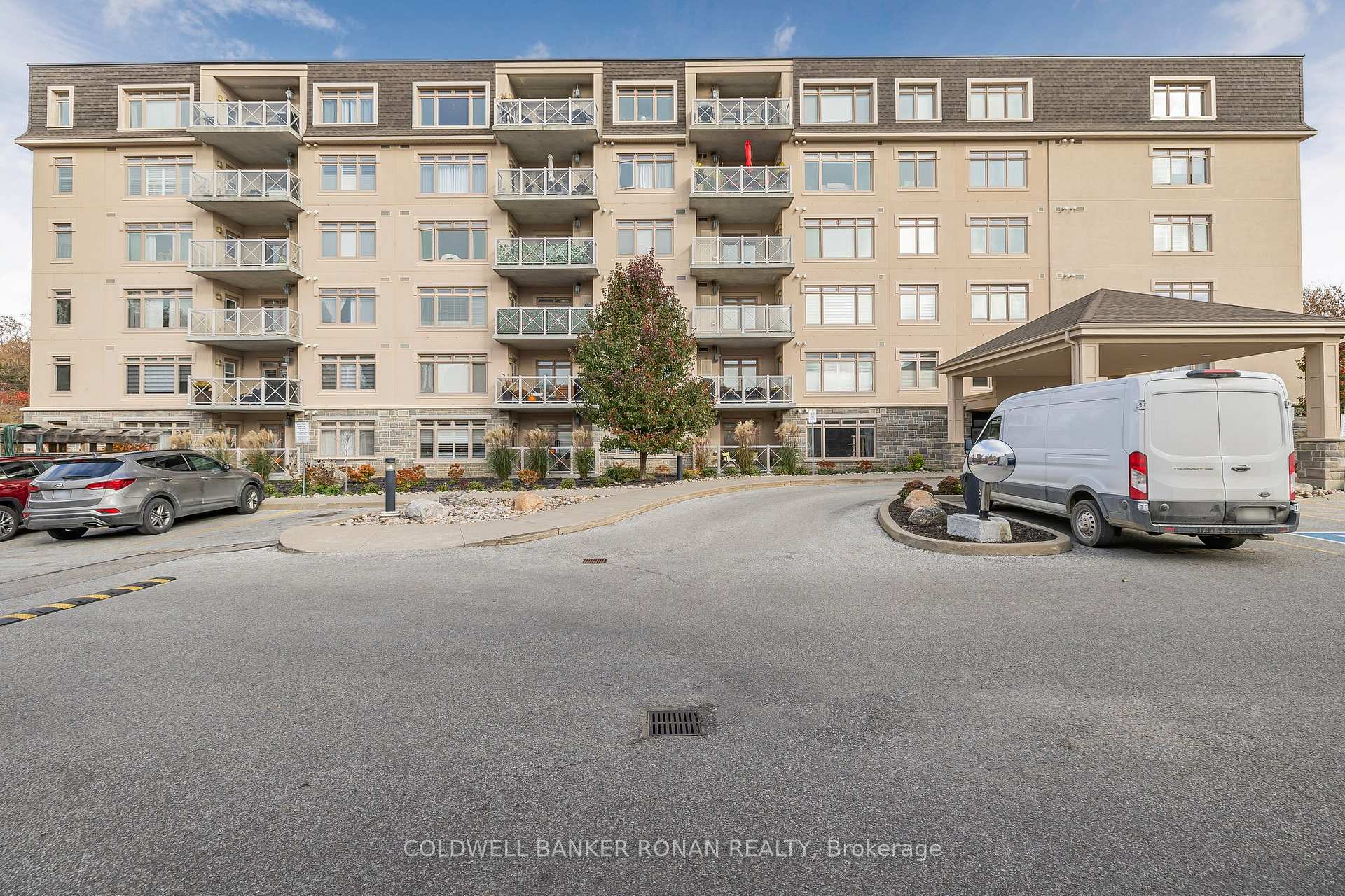 Photo 3 of Unit 207, 149 Church Street, King, Schomberg — HOMEH