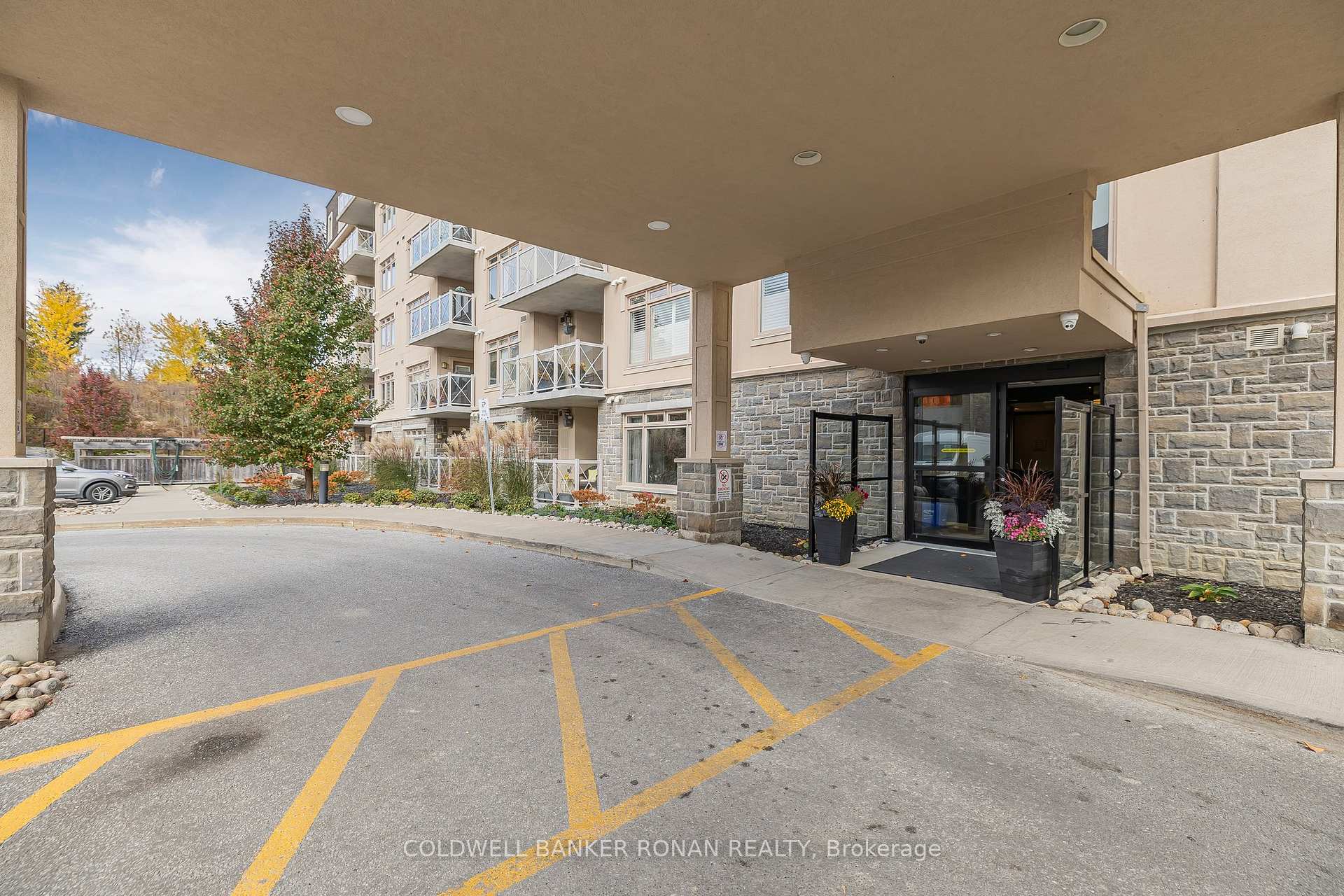 Photo 5 of Unit 207, 149 Church Street, King, Schomberg — HOMEH