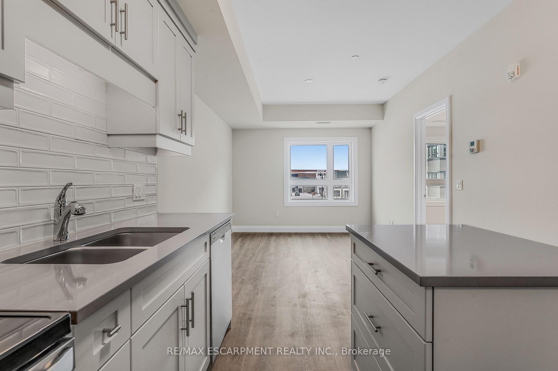 Photo 6 of Unit 215, 118 Summersides Boulevard, Pelham, Fonthill — HOMEH