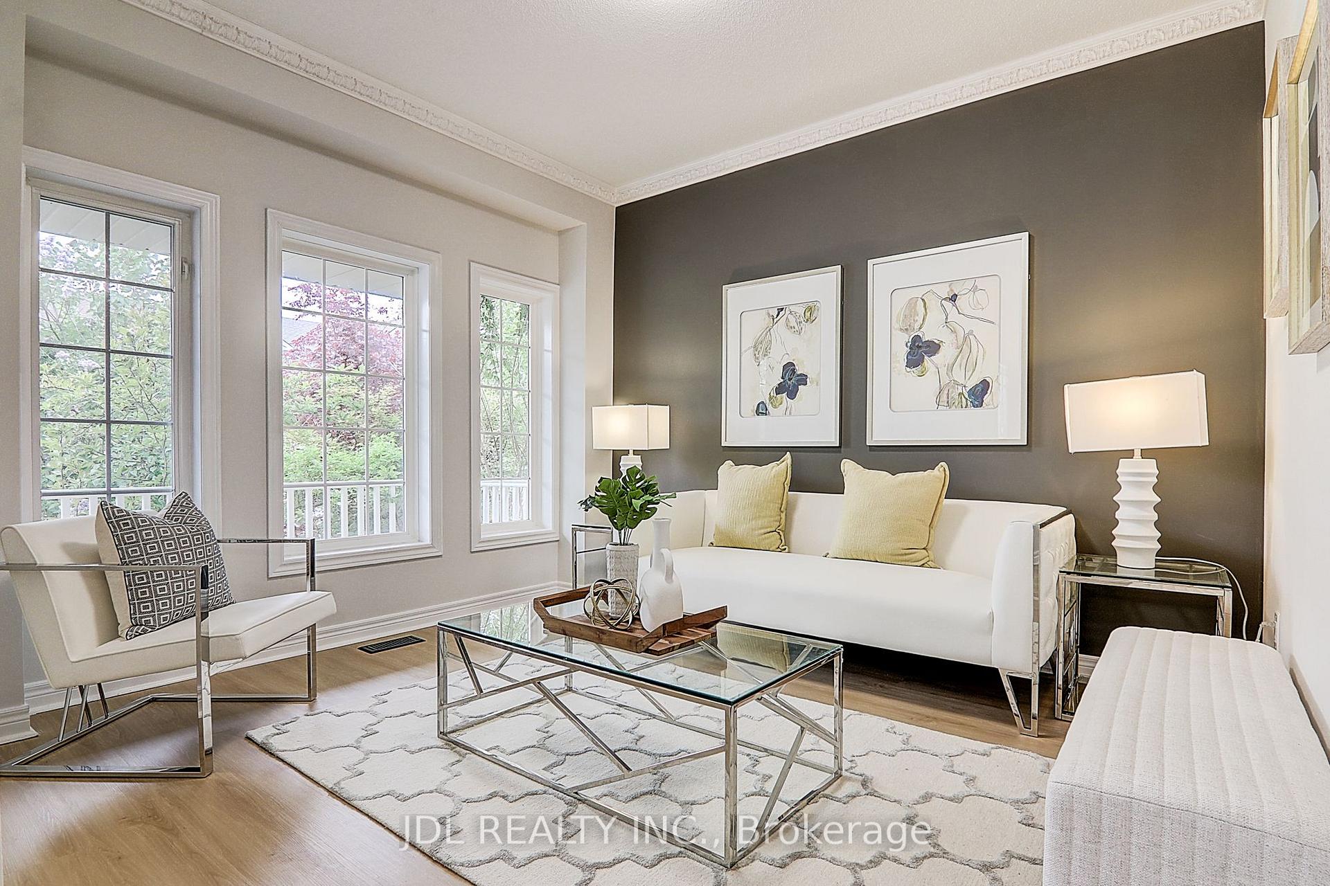 Photo 2 of 31 Chippingwood Manor, Aurora, Bayview Wellington — HOMEH