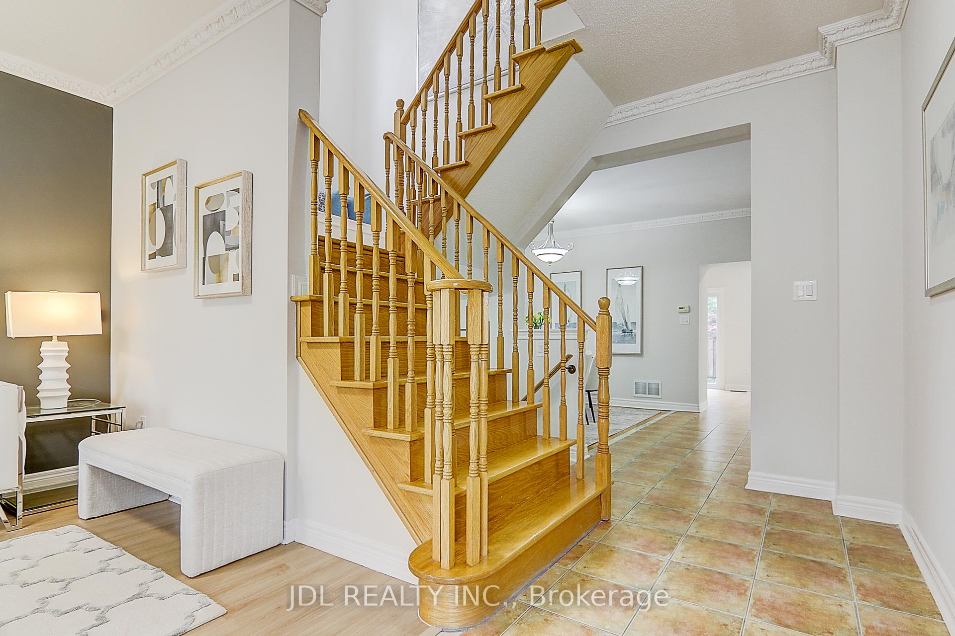 Photo 6 of 31 Chippingwood Manor, Aurora, Bayview Wellington — HOMEH