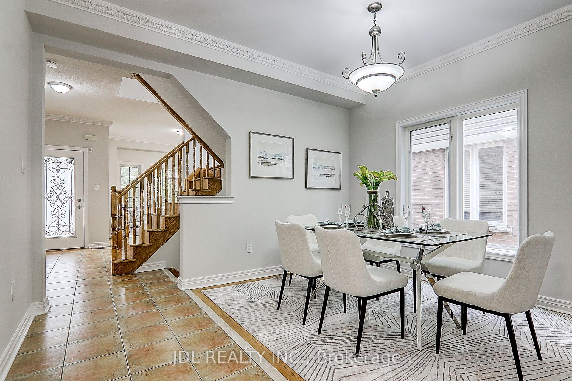 Photo 4 of 31 Chippingwood Manor, Aurora, Bayview Wellington — HOMEH