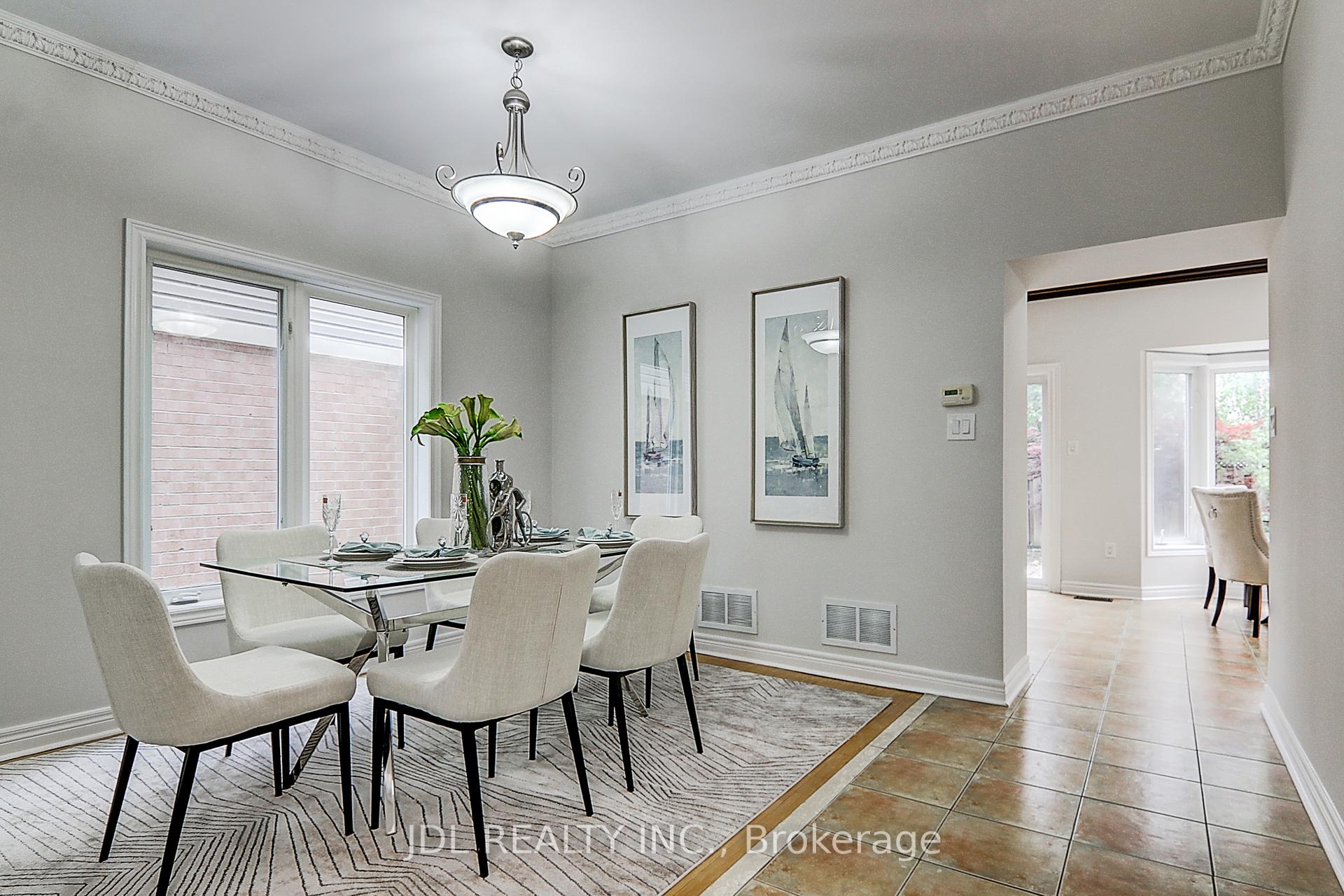 Photo 3 of 31 Chippingwood Manor, Aurora, Bayview Wellington — HOMEH