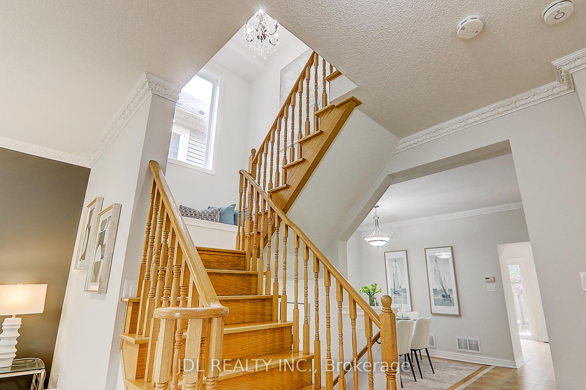 Photo 19 of 31 Chippingwood Manor, Aurora, Bayview Wellington — HOMEH