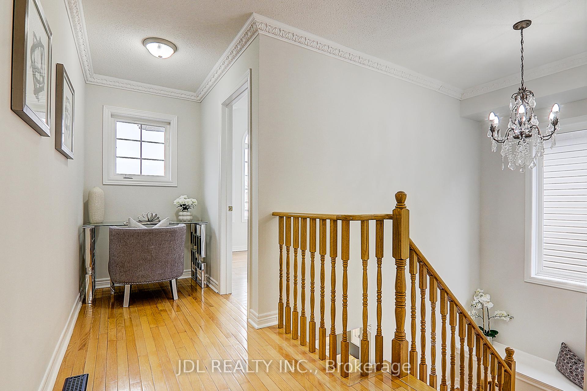 Photo 8 of 31 Chippingwood Manor, Aurora, Bayview Wellington — HOMEH