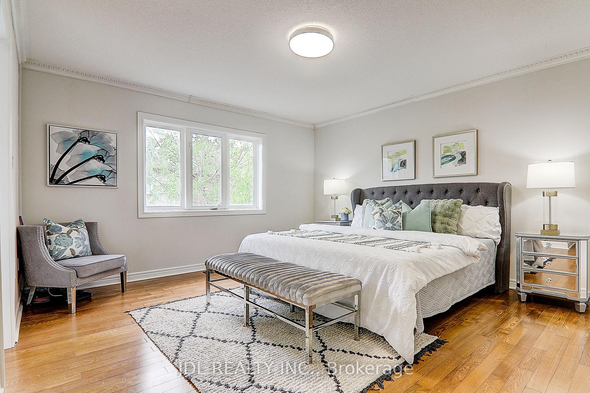 Photo 14 of 31 Chippingwood Manor, Aurora, Bayview Wellington — HOMEH