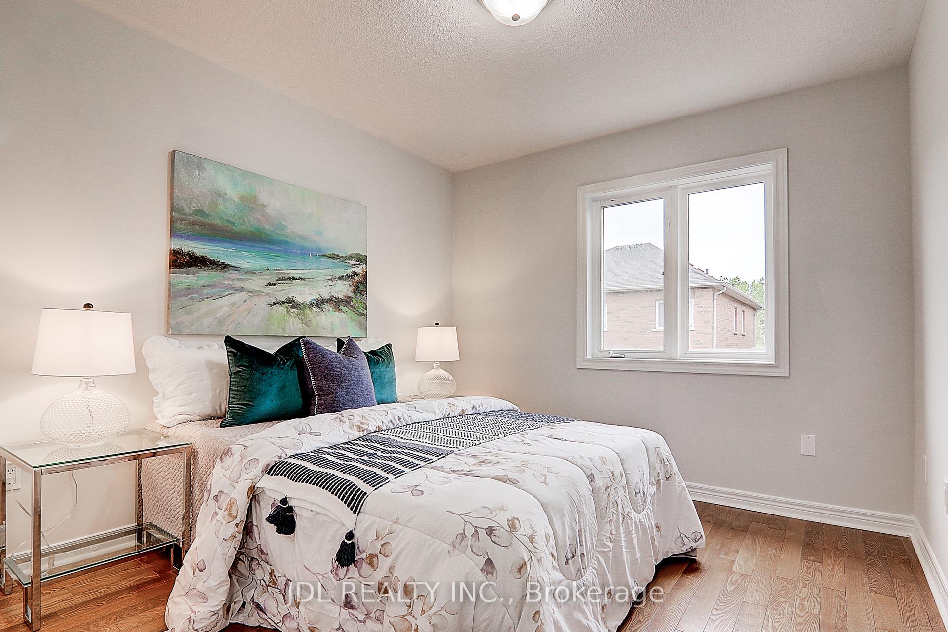 Photo 17 of 31 Chippingwood Manor, Aurora, Bayview Wellington — HOMEH