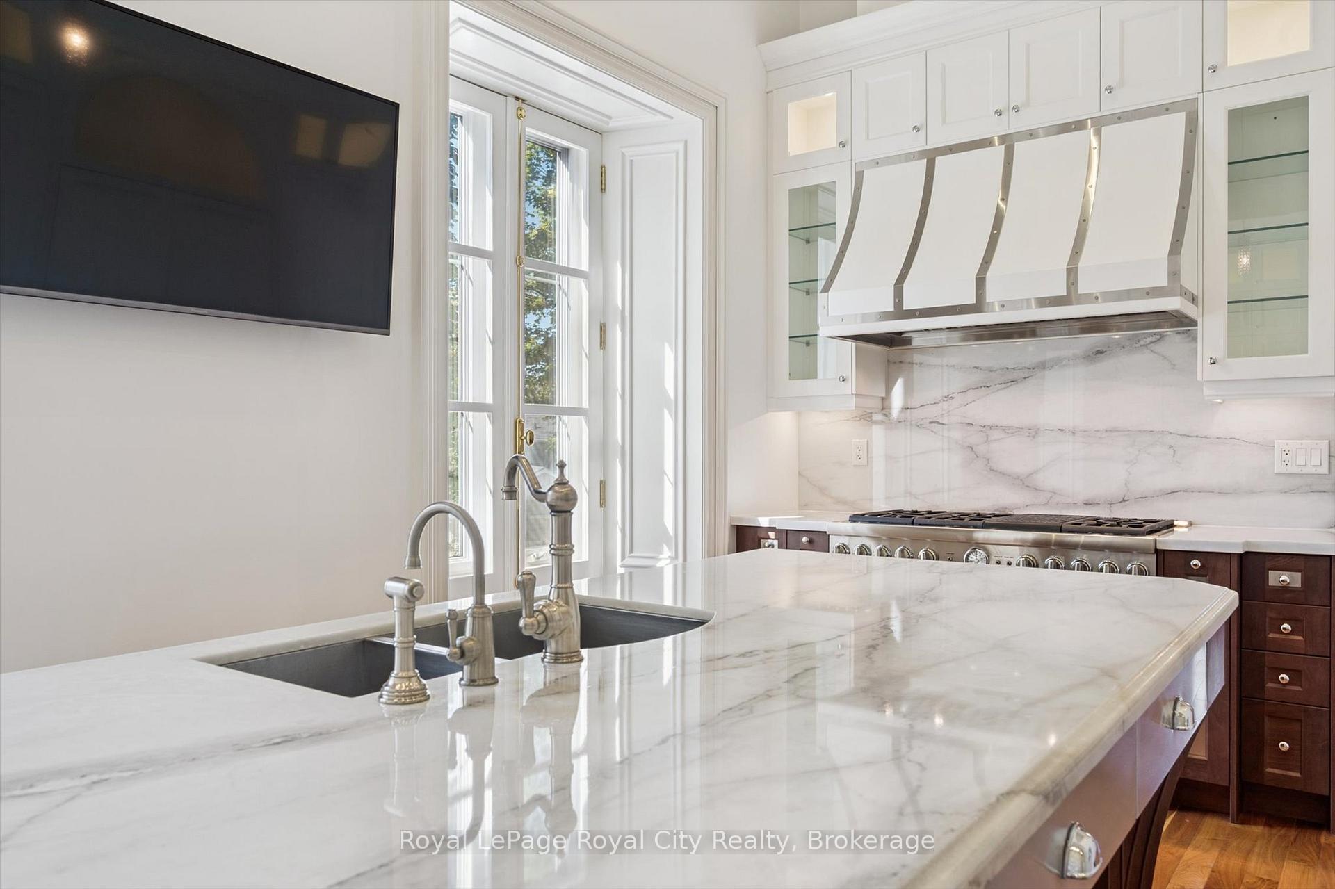 Photo 6 of Unit 15, 25 Manor Park Crescent, Guelph, Dovercliffe Park/Old University — HOMEH