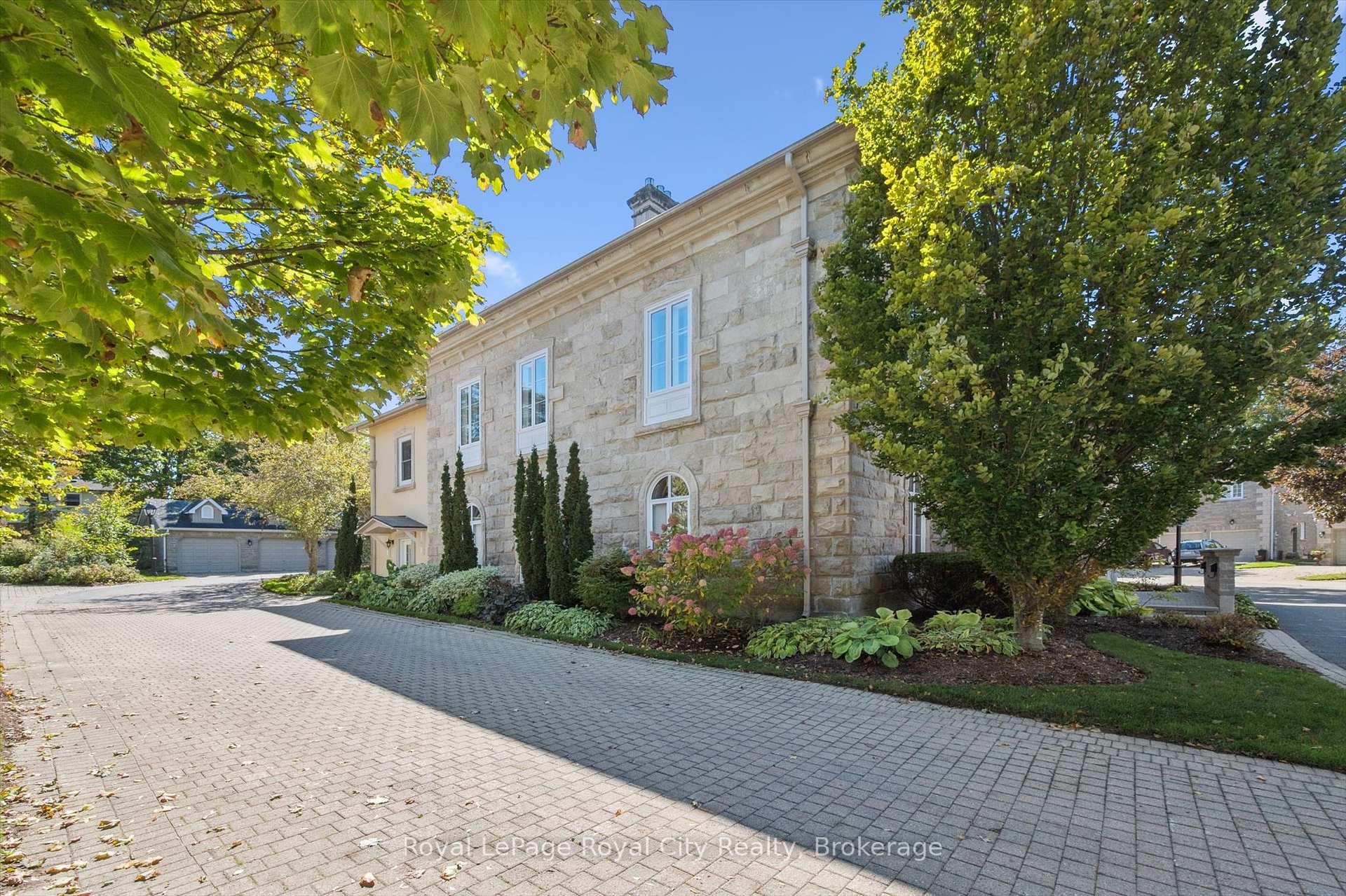 Photo 34 of Unit 15, 25 Manor Park Crescent, Guelph, Dovercliffe Park/Old University — HOMEH