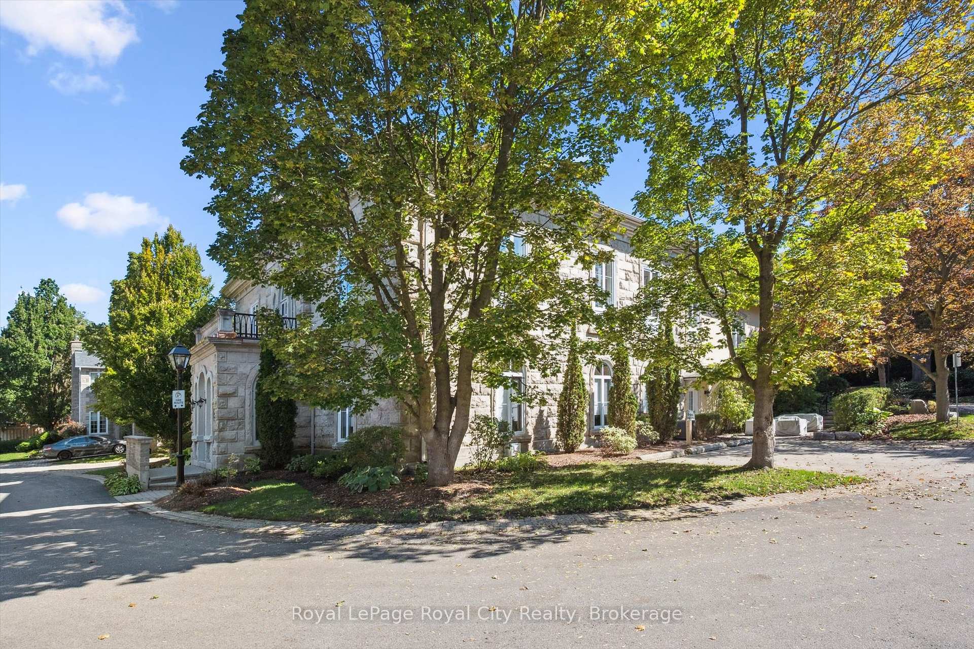 Photo 35 of Unit 15, 25 Manor Park Crescent, Guelph, Dovercliffe Park/Old University — HOMEH