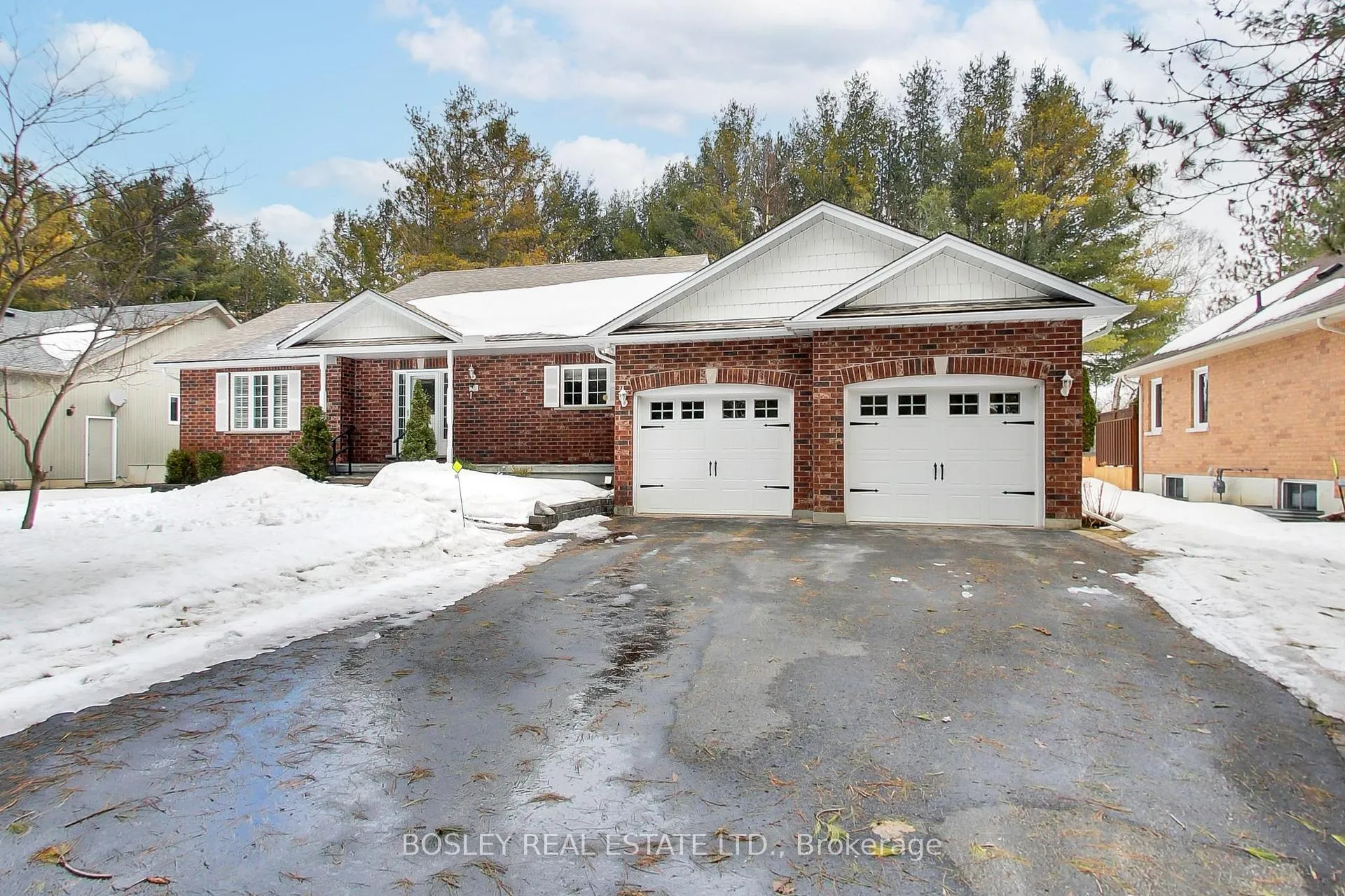 Photo 3 of 39 Martyn Drive, Wasaga Beach — HOMEH