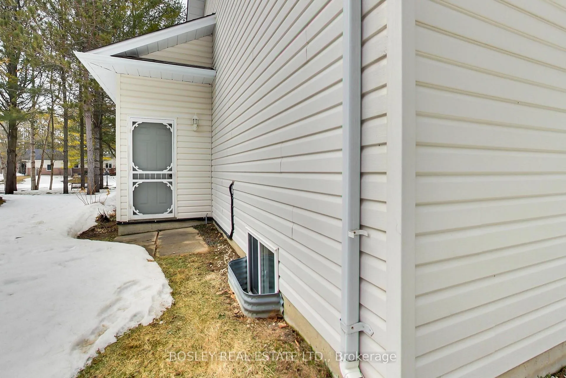 Photo 16 of 39 Martyn Drive, Wasaga Beach — HOMEH